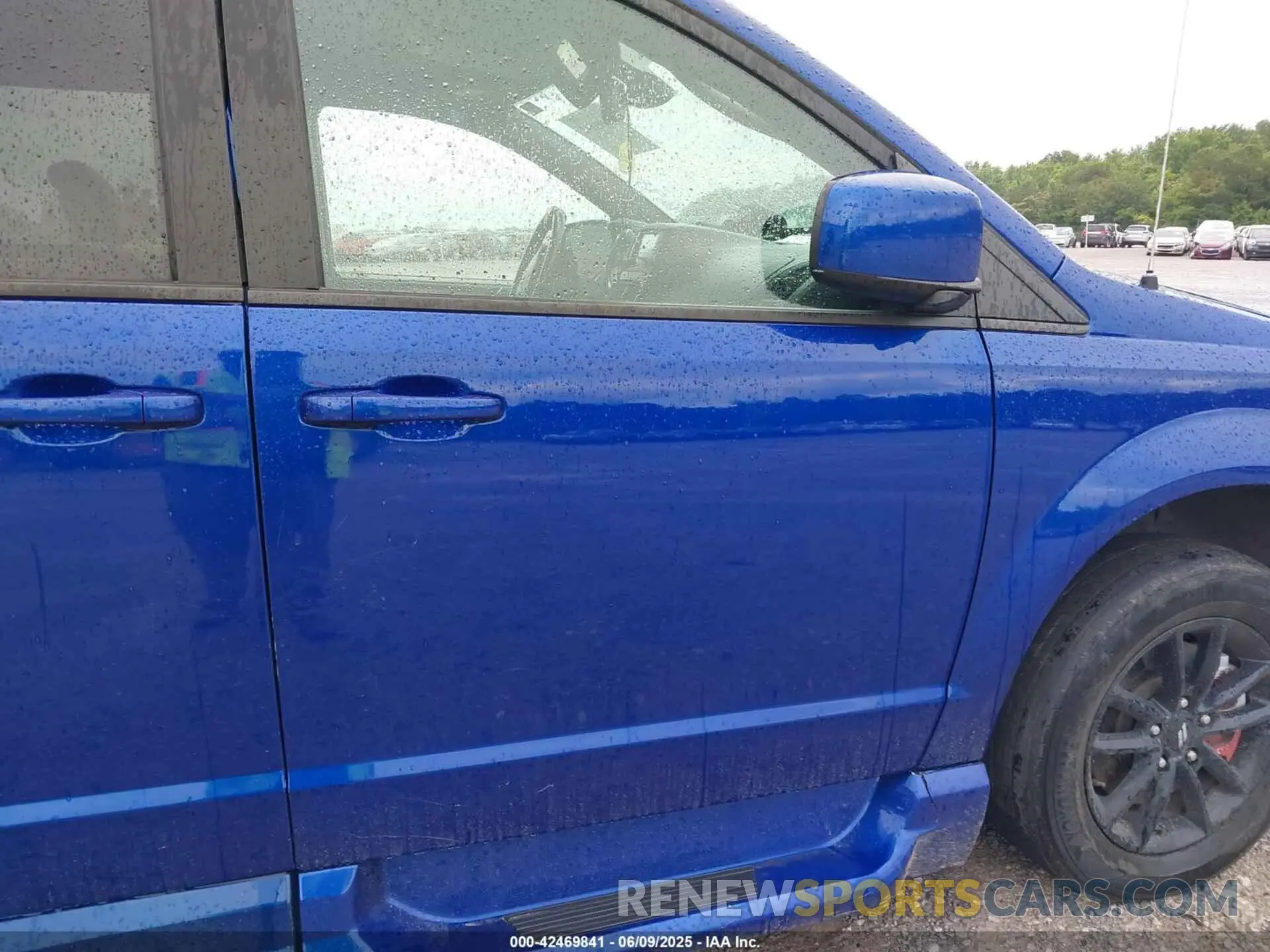 5 Photograph of a damaged car 2C7WDGCGXKR779905 DODGE GRAND CARAVAN 2019