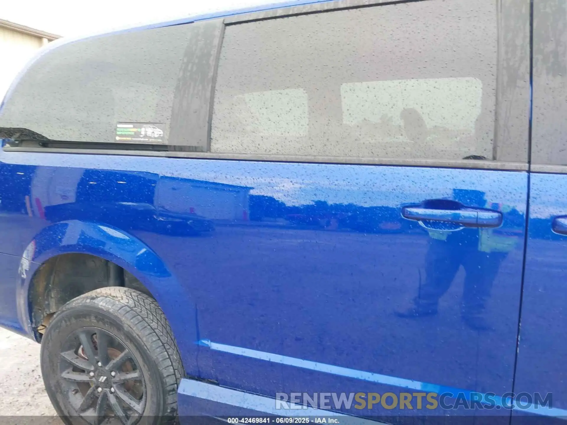 8 Photograph of a damaged car 2C7WDGCGXKR779905 DODGE GRAND CARAVAN 2019