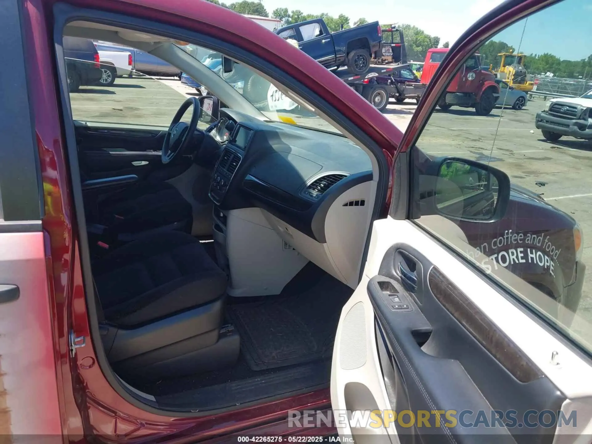 5 Photograph of a damaged car 2C4RDGBG0LR155527 DODGE GRAND CARAVAN 2020