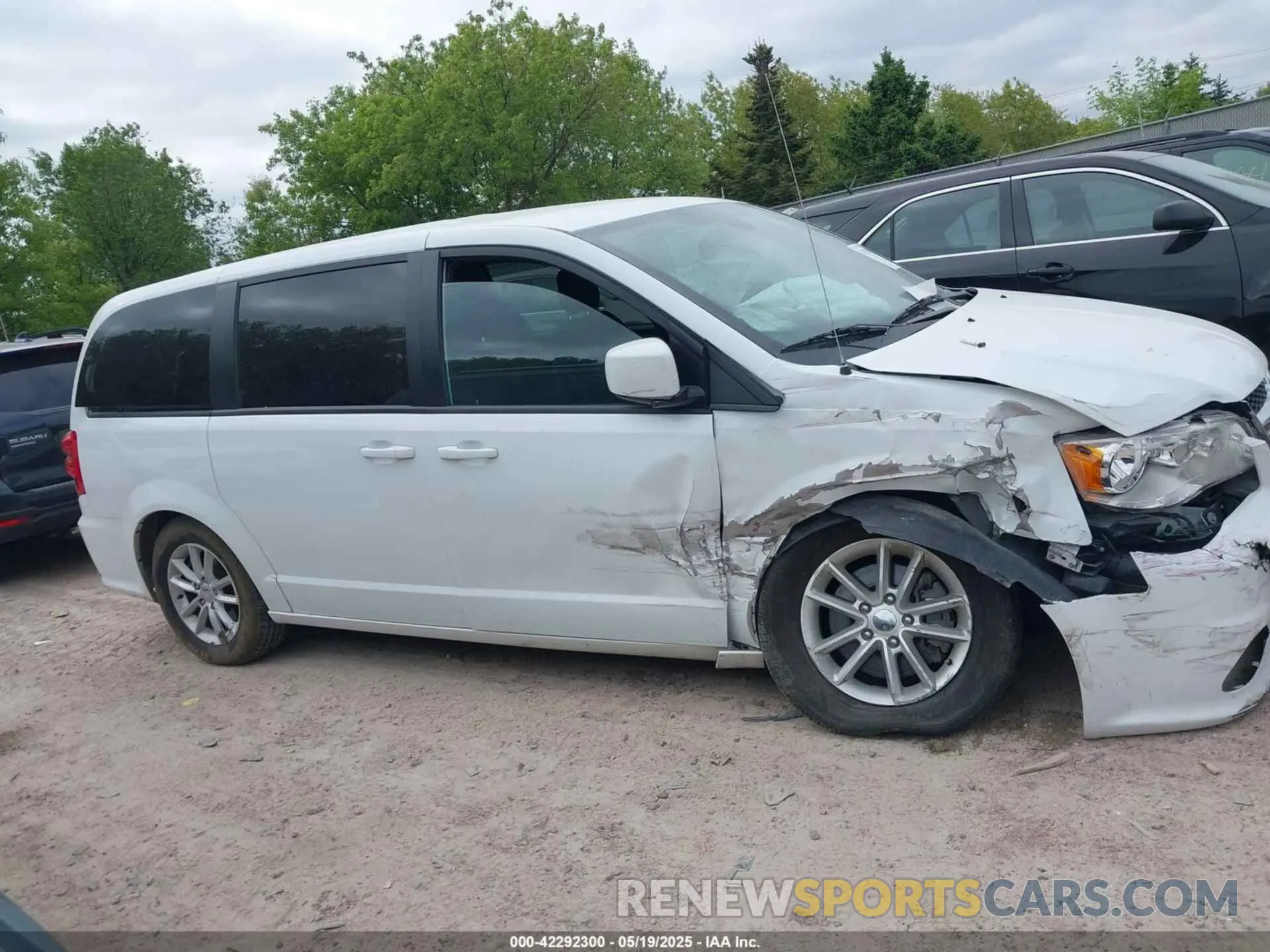13 Photograph of a damaged car 2C4RDGBG3LR233704 DODGE GRAND CARAVAN 2020