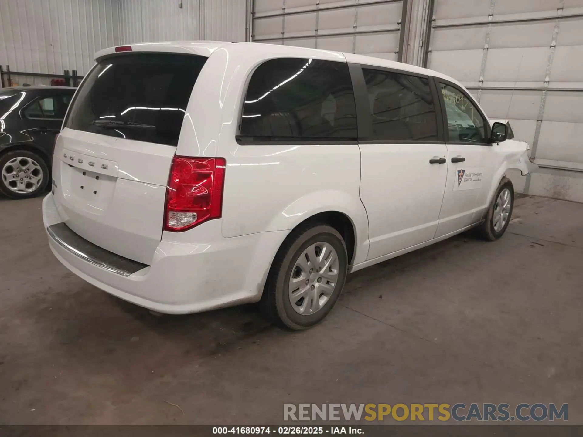 4 Photograph of a damaged car 2C4RDGBG4LR168233 DODGE GRAND CARAVAN 2020