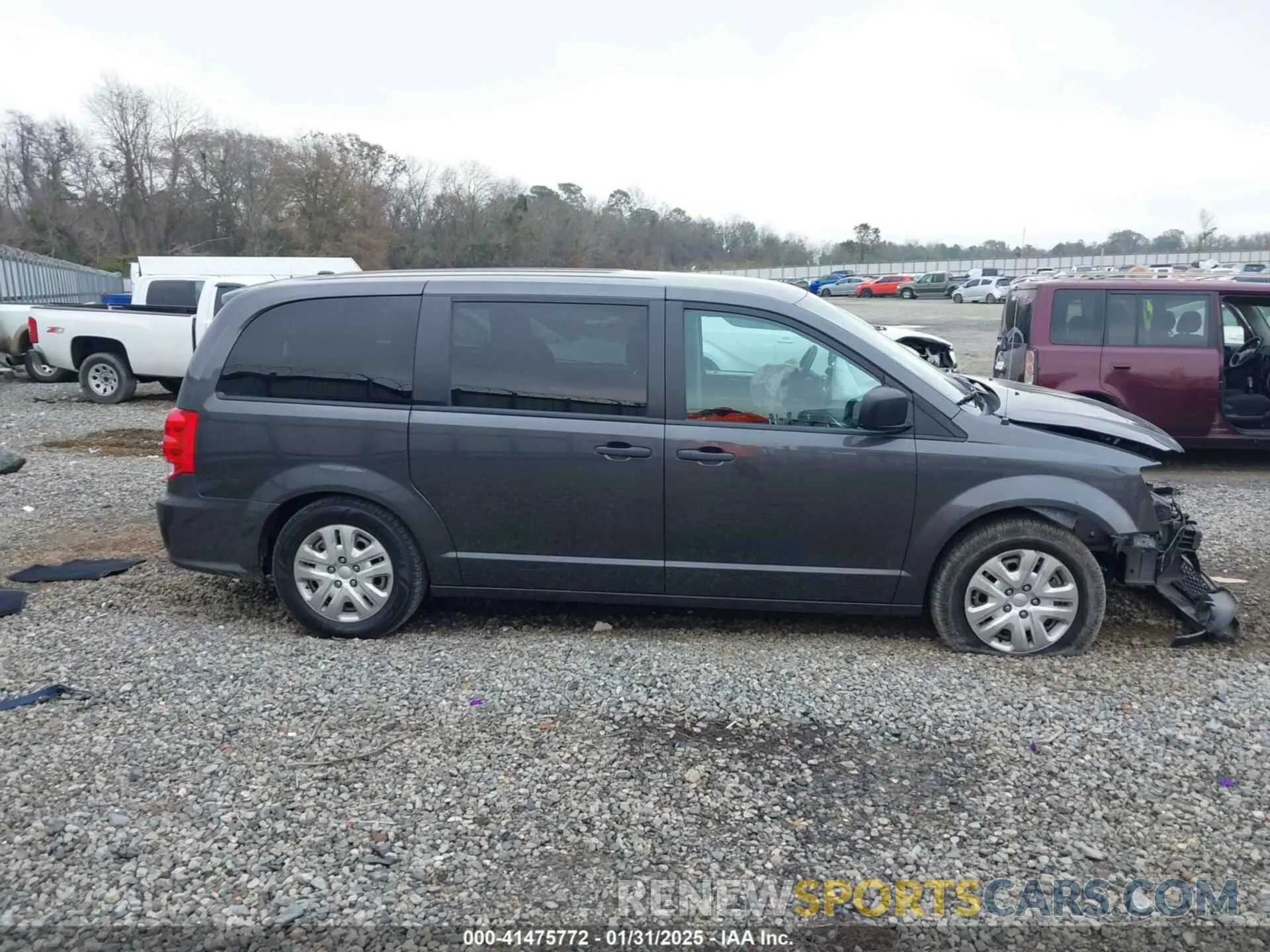 13 Photograph of a damaged car 2C4RDGBG5LR237320 DODGE GRAND CARAVAN 2020