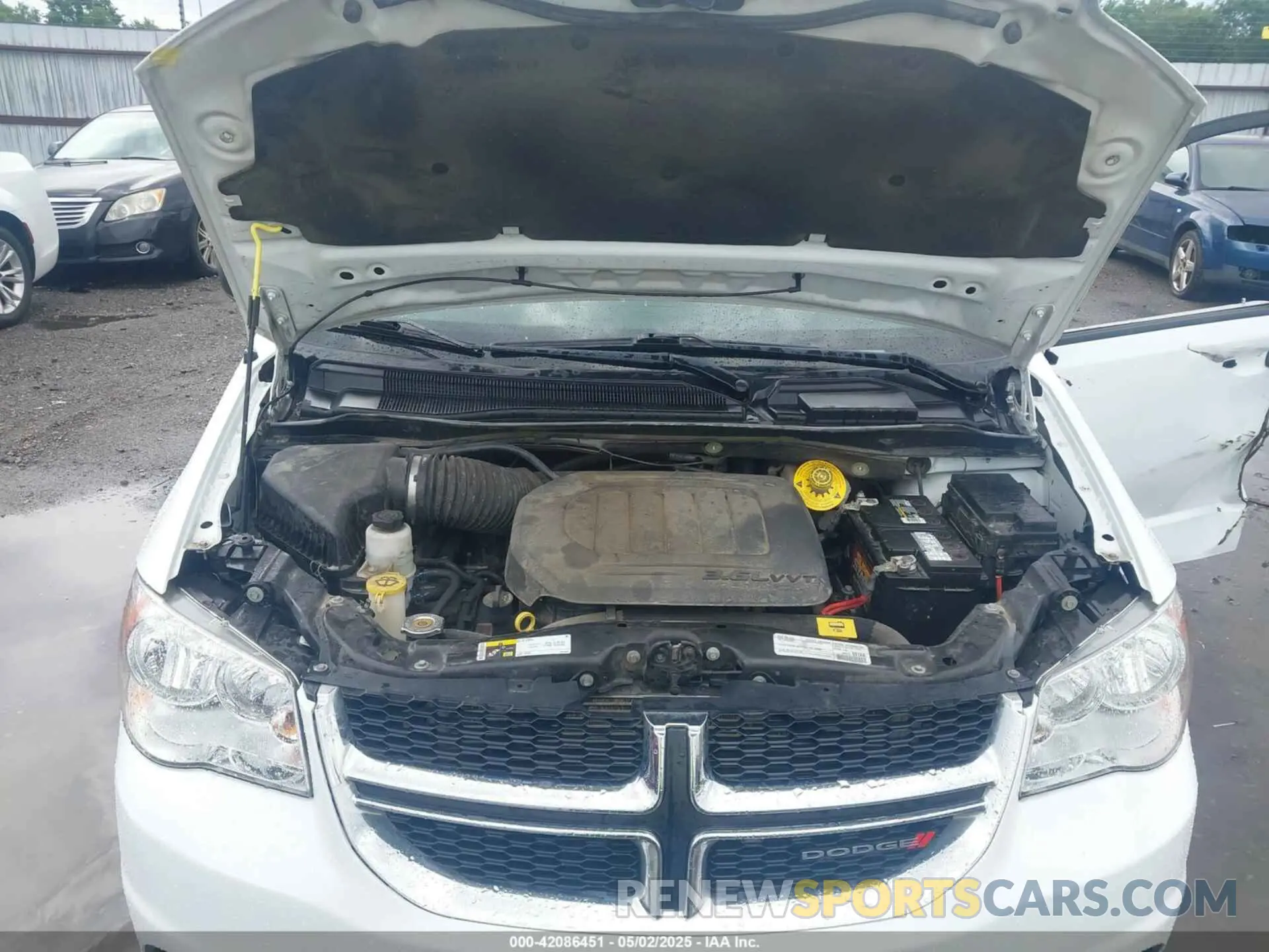 10 Photograph of a damaged car 2C4RDGBG5LR242825 DODGE GRAND CARAVAN 2020