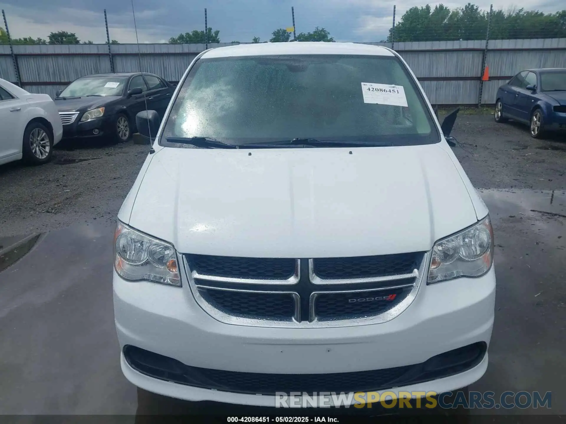 12 Photograph of a damaged car 2C4RDGBG5LR242825 DODGE GRAND CARAVAN 2020