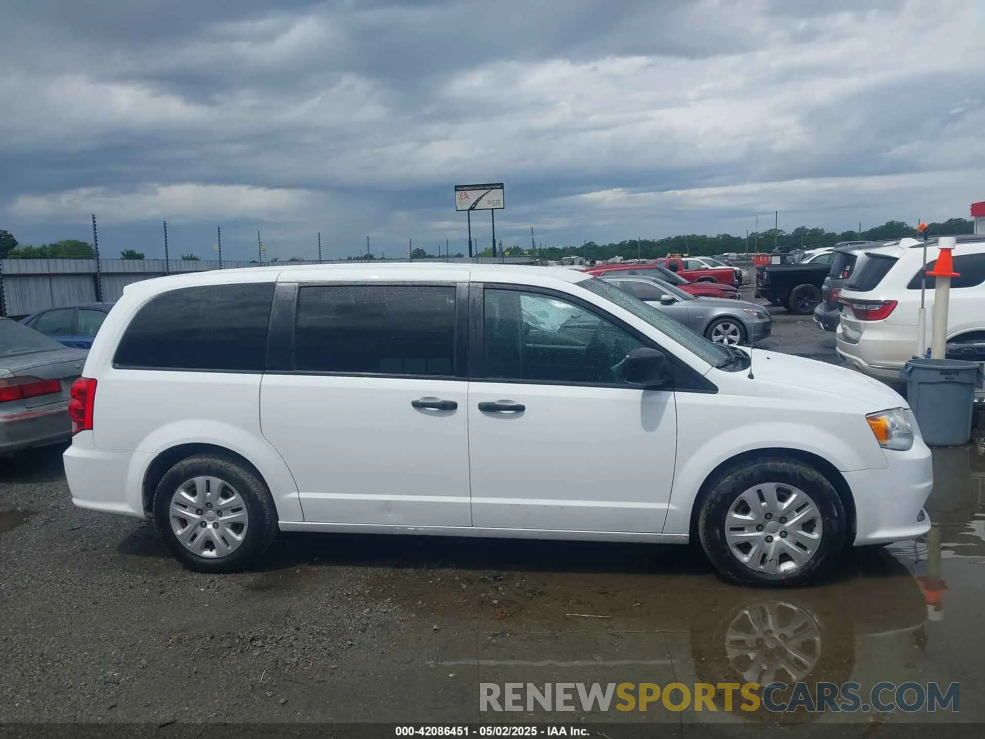 13 Photograph of a damaged car 2C4RDGBG5LR242825 DODGE GRAND CARAVAN 2020
