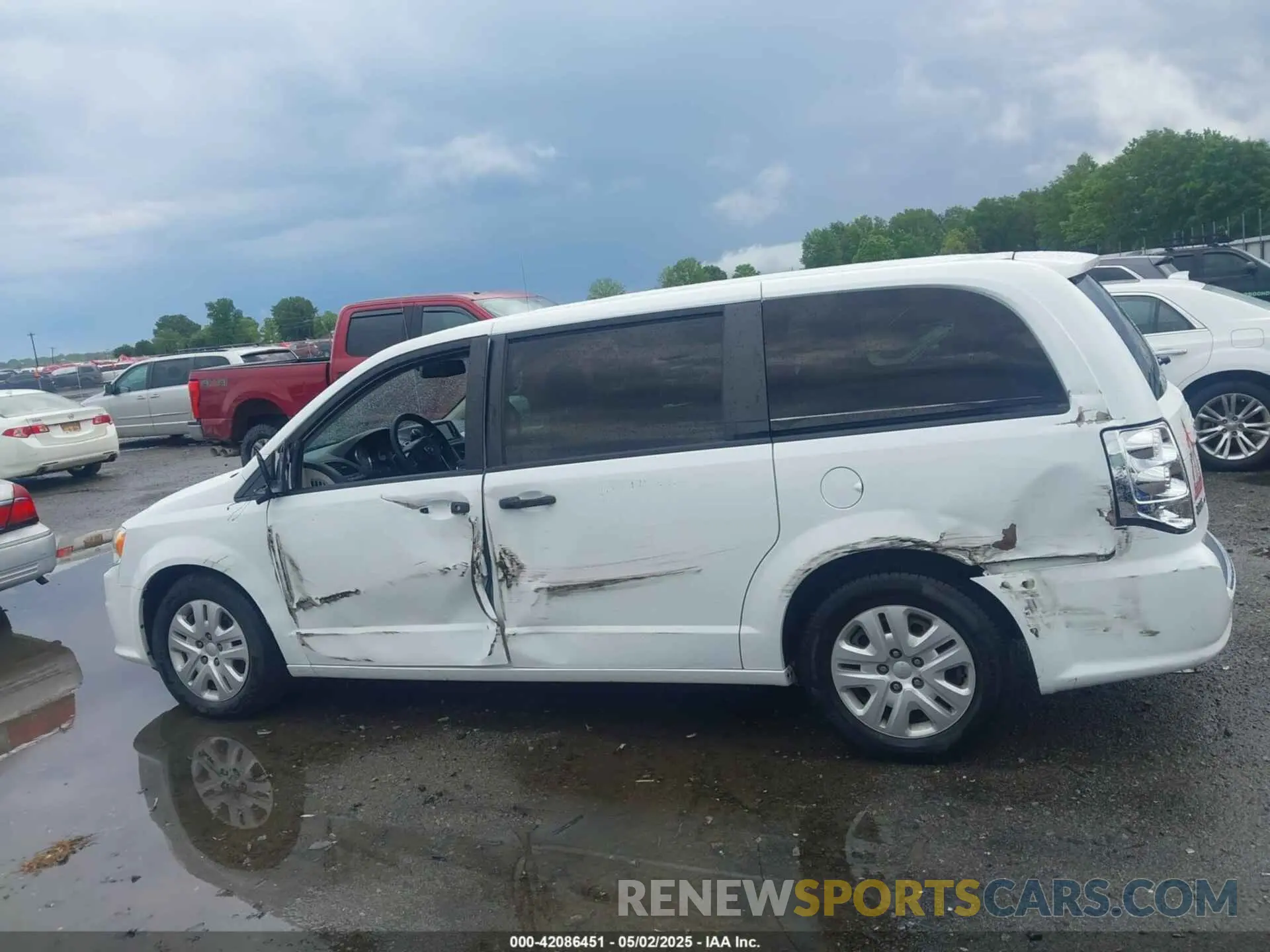 14 Photograph of a damaged car 2C4RDGBG5LR242825 DODGE GRAND CARAVAN 2020