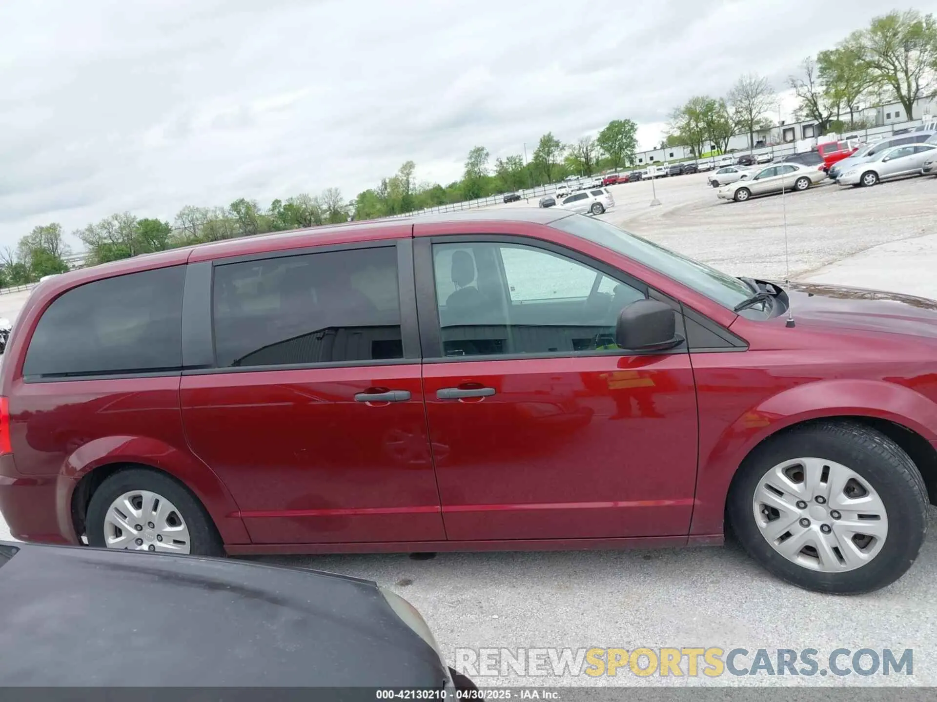 13 Photograph of a damaged car 2C4RDGBG6LR196938 DODGE GRAND CARAVAN 2020