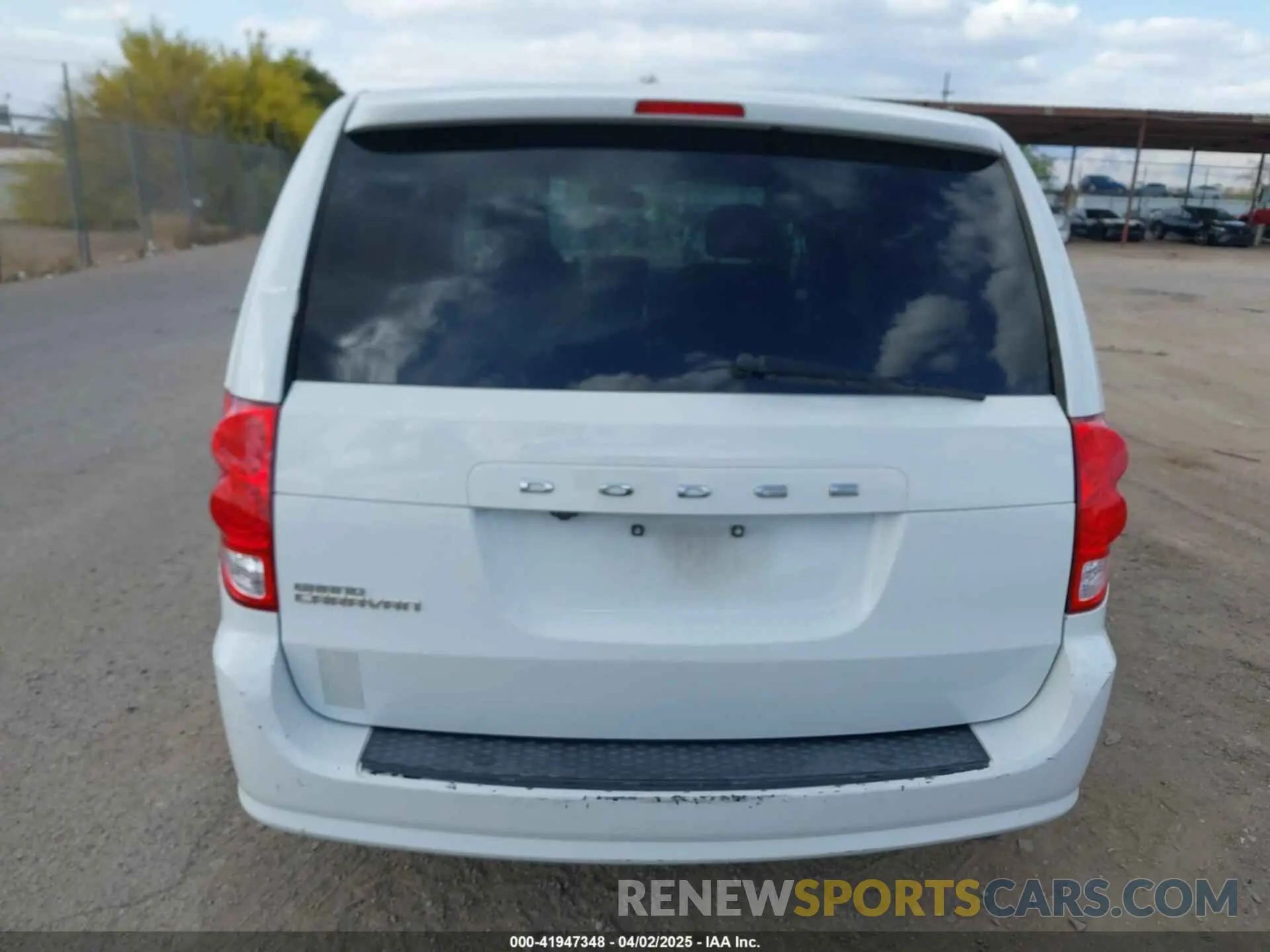 16 Photograph of a damaged car 2C4RDGBG7LR230725 DODGE GRAND CARAVAN 2020