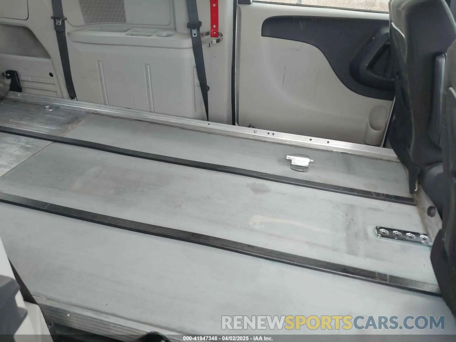 8 Photograph of a damaged car 2C4RDGBG7LR230725 DODGE GRAND CARAVAN 2020