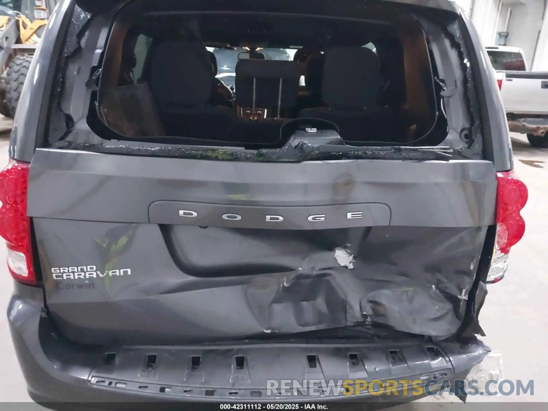 16 Photograph of a damaged car 2C4RDGBG9LR239085 DODGE GRAND CARAVAN 2020