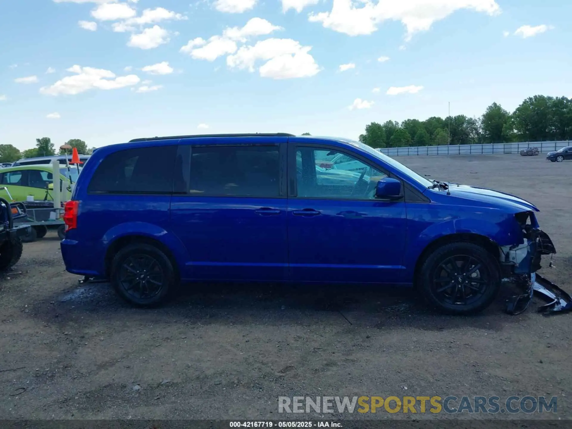 14 Photograph of a damaged car 2C4RDGBGXLR236521 DODGE GRAND CARAVAN 2020