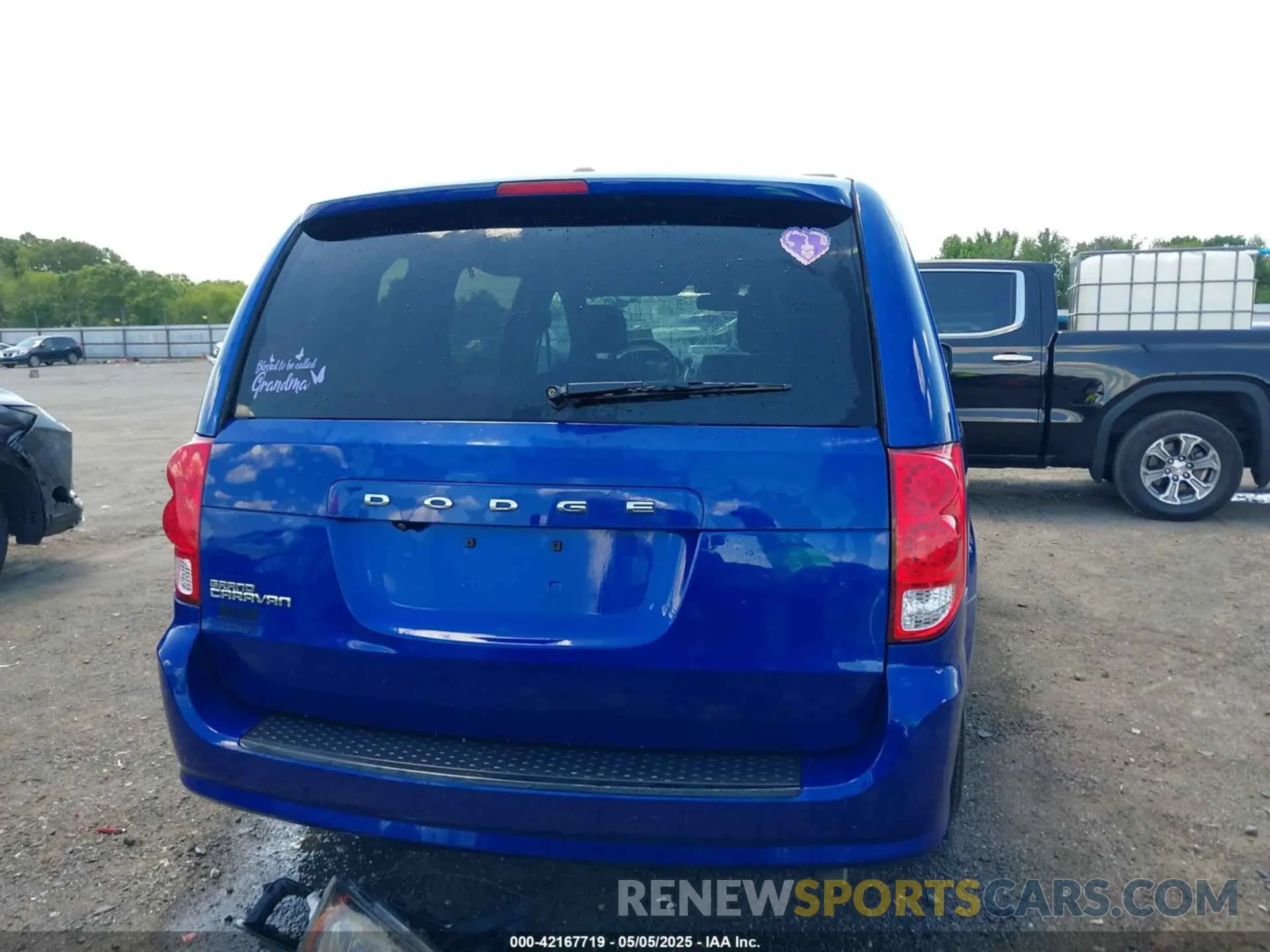 17 Photograph of a damaged car 2C4RDGBGXLR236521 DODGE GRAND CARAVAN 2020