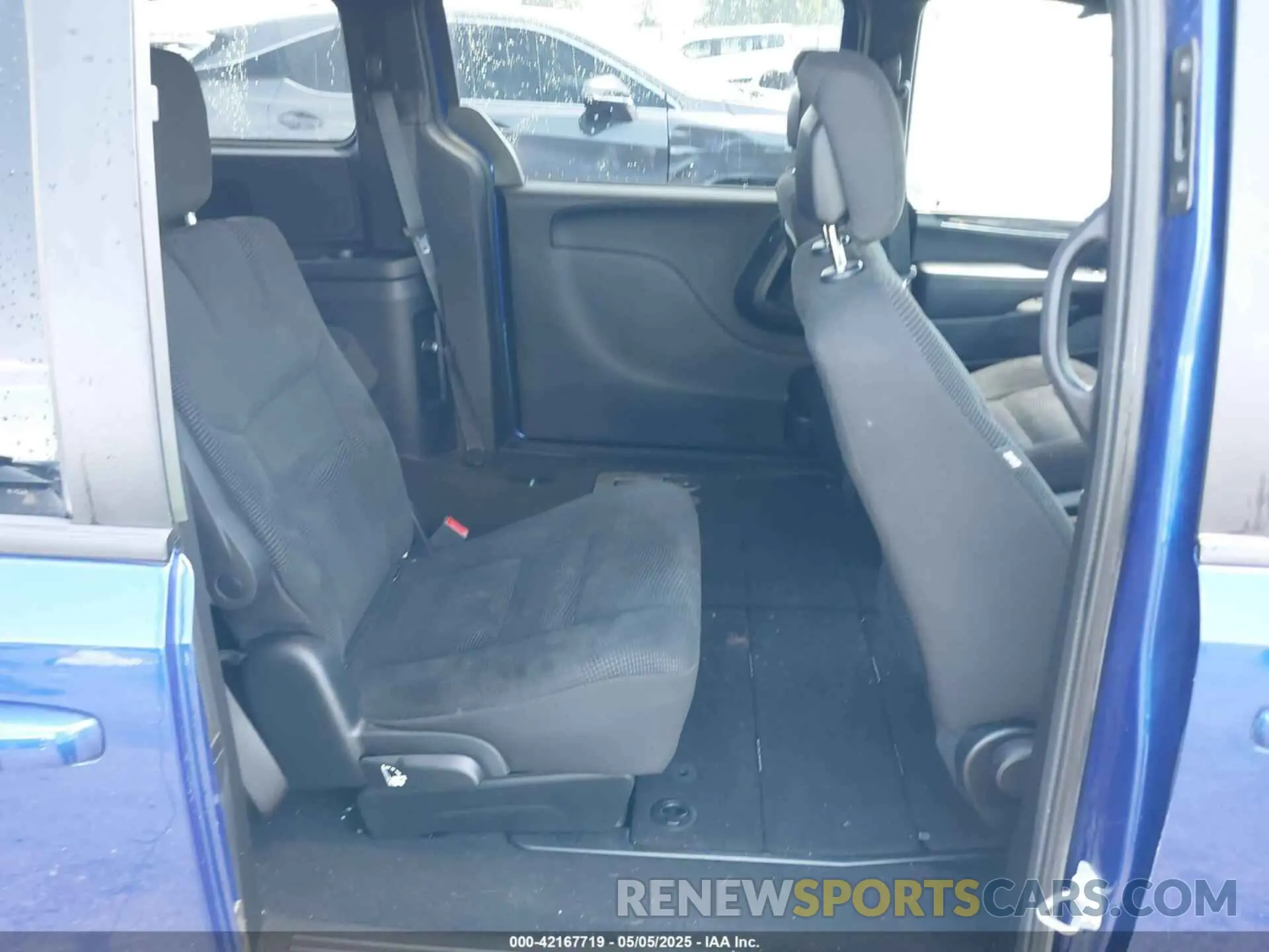 8 Photograph of a damaged car 2C4RDGBGXLR236521 DODGE GRAND CARAVAN 2020