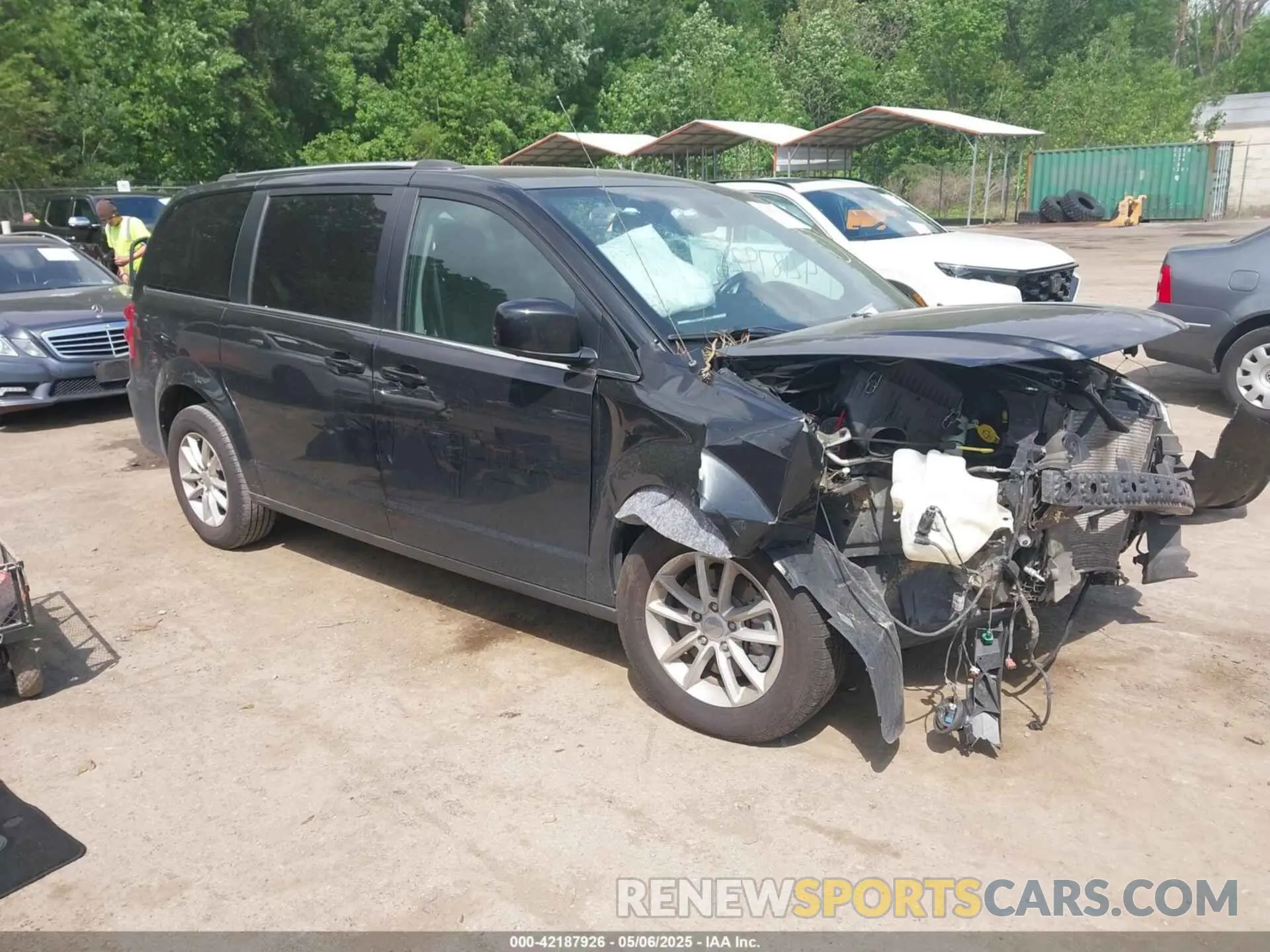 1 Photograph of a damaged car 2C4RDGCG0LR167014 DODGE GRAND CARAVAN 2020