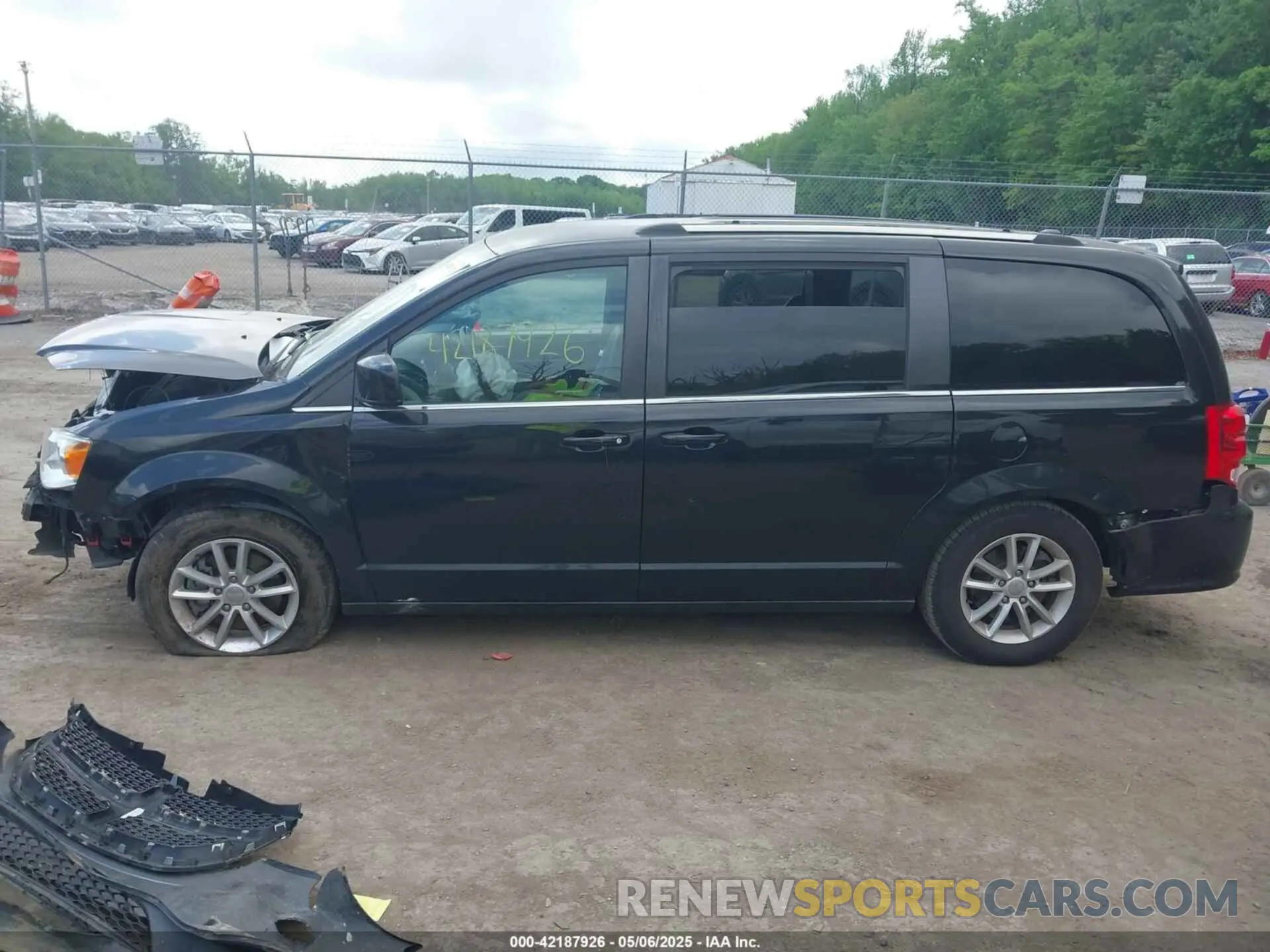 14 Photograph of a damaged car 2C4RDGCG0LR167014 DODGE GRAND CARAVAN 2020