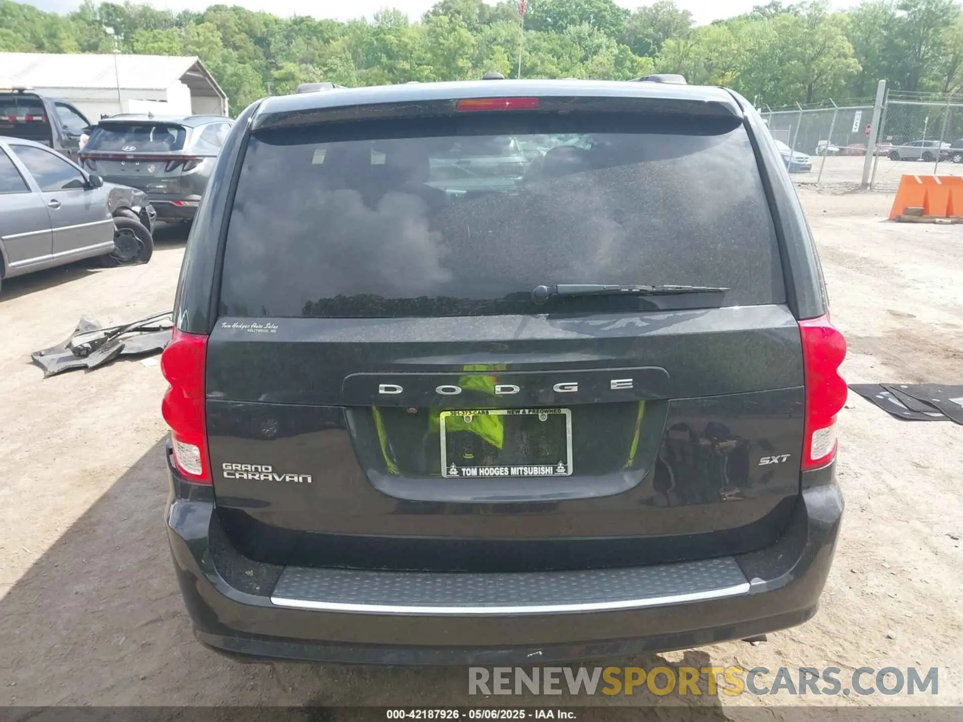 16 Photograph of a damaged car 2C4RDGCG0LR167014 DODGE GRAND CARAVAN 2020