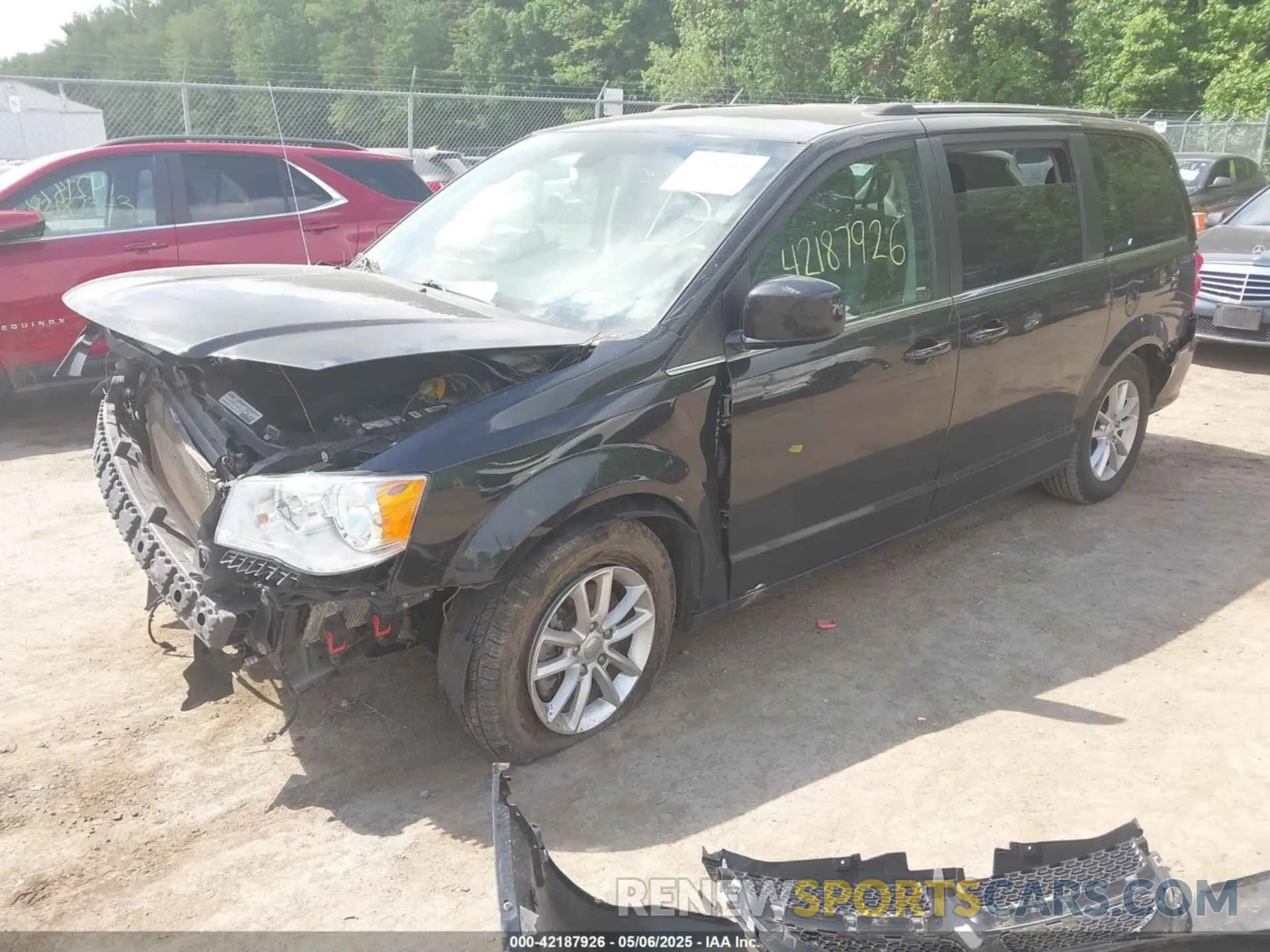 2 Photograph of a damaged car 2C4RDGCG0LR167014 DODGE GRAND CARAVAN 2020