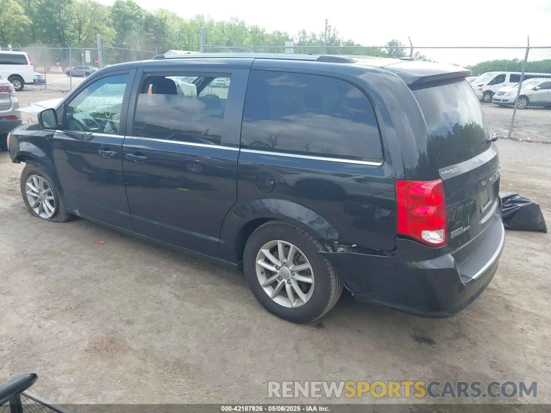3 Photograph of a damaged car 2C4RDGCG0LR167014 DODGE GRAND CARAVAN 2020