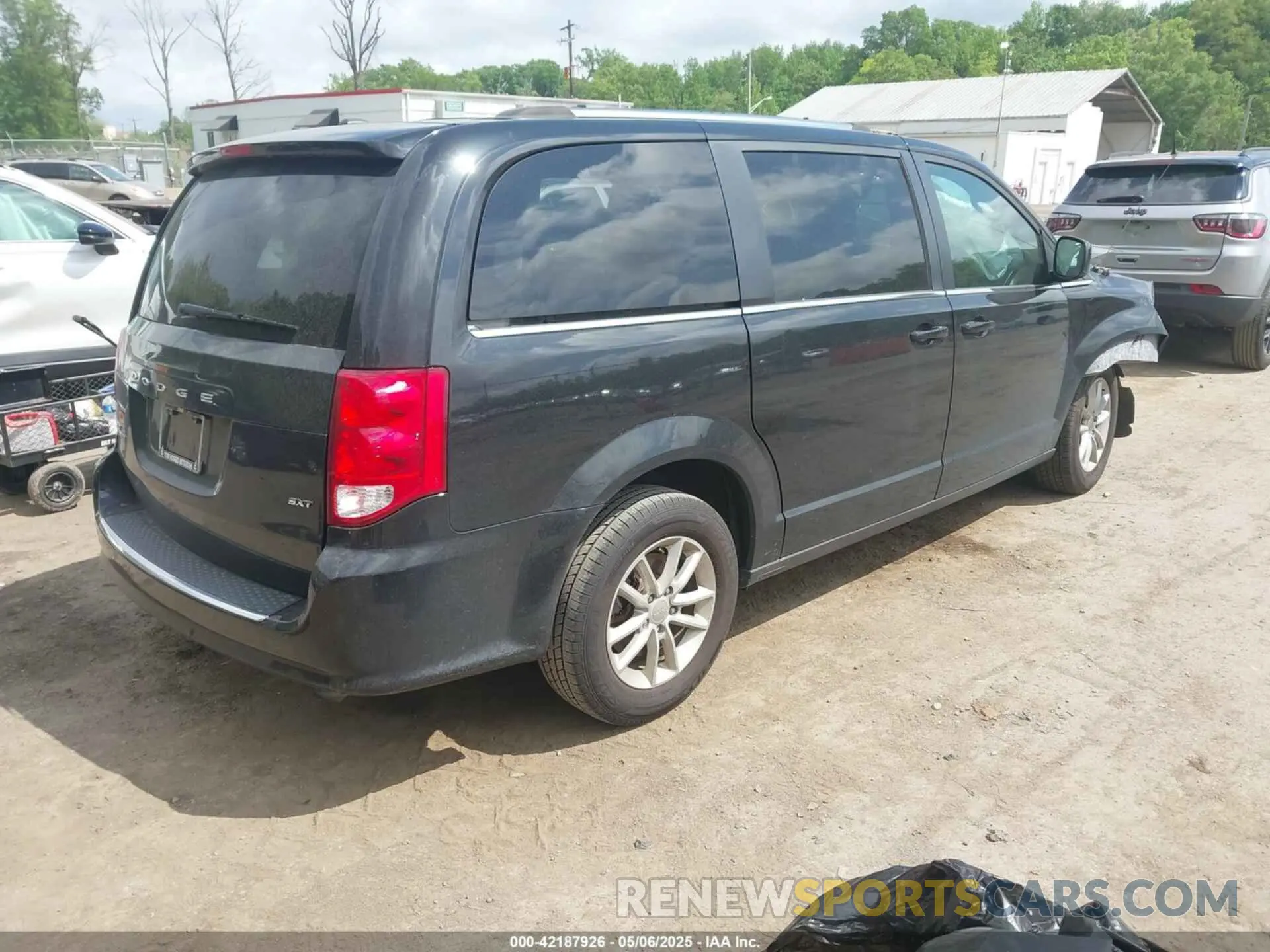 4 Photograph of a damaged car 2C4RDGCG0LR167014 DODGE GRAND CARAVAN 2020