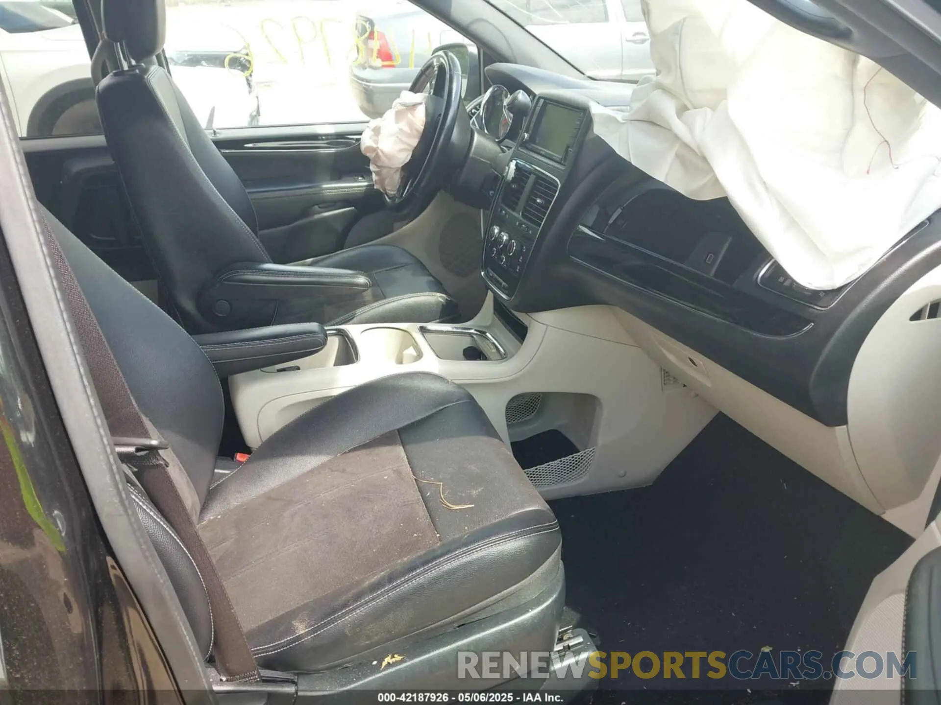 5 Photograph of a damaged car 2C4RDGCG0LR167014 DODGE GRAND CARAVAN 2020