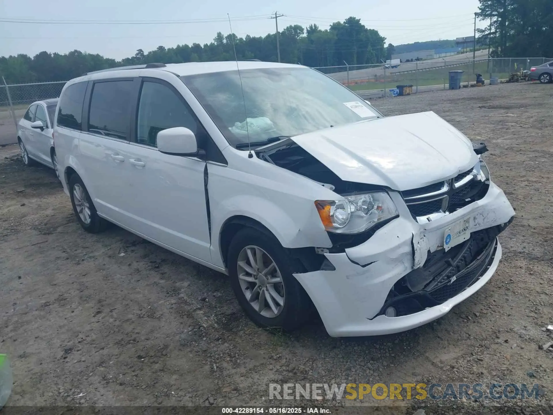 1 Photograph of a damaged car 2C4RDGCG1LR201221 DODGE GRAND CARAVAN 2020