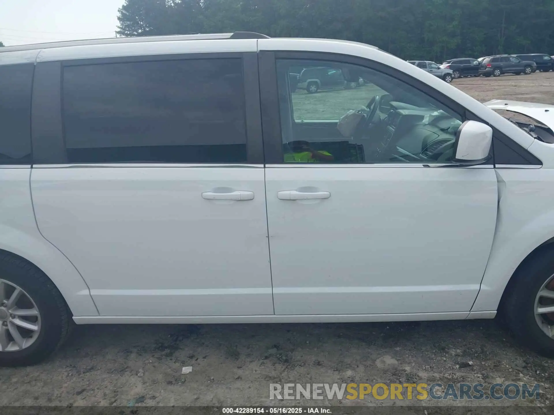 13 Photograph of a damaged car 2C4RDGCG1LR201221 DODGE GRAND CARAVAN 2020