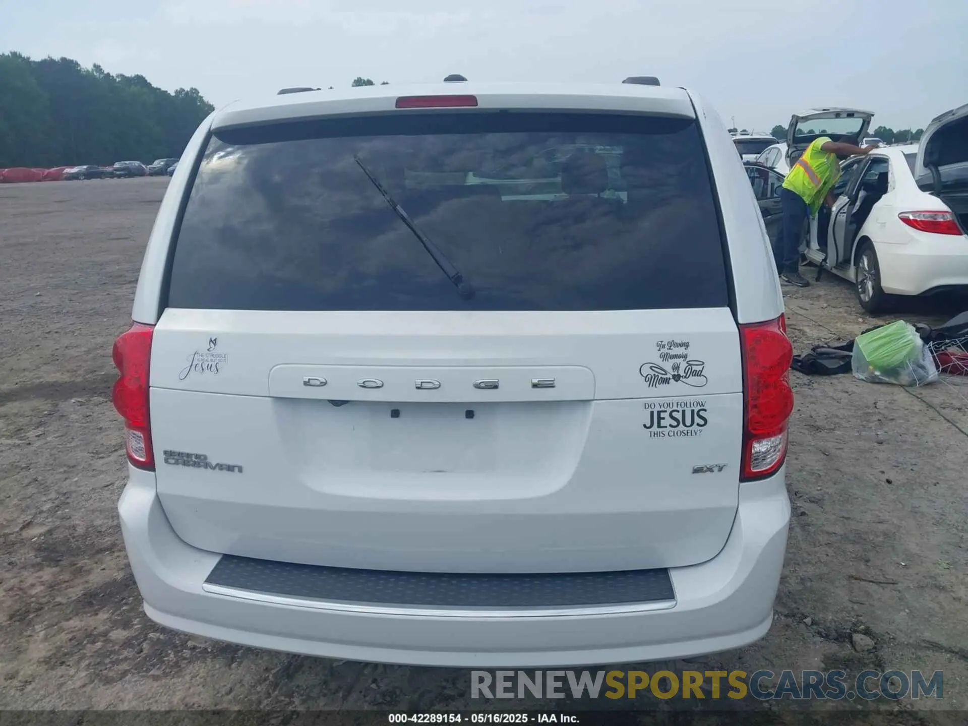 16 Photograph of a damaged car 2C4RDGCG1LR201221 DODGE GRAND CARAVAN 2020