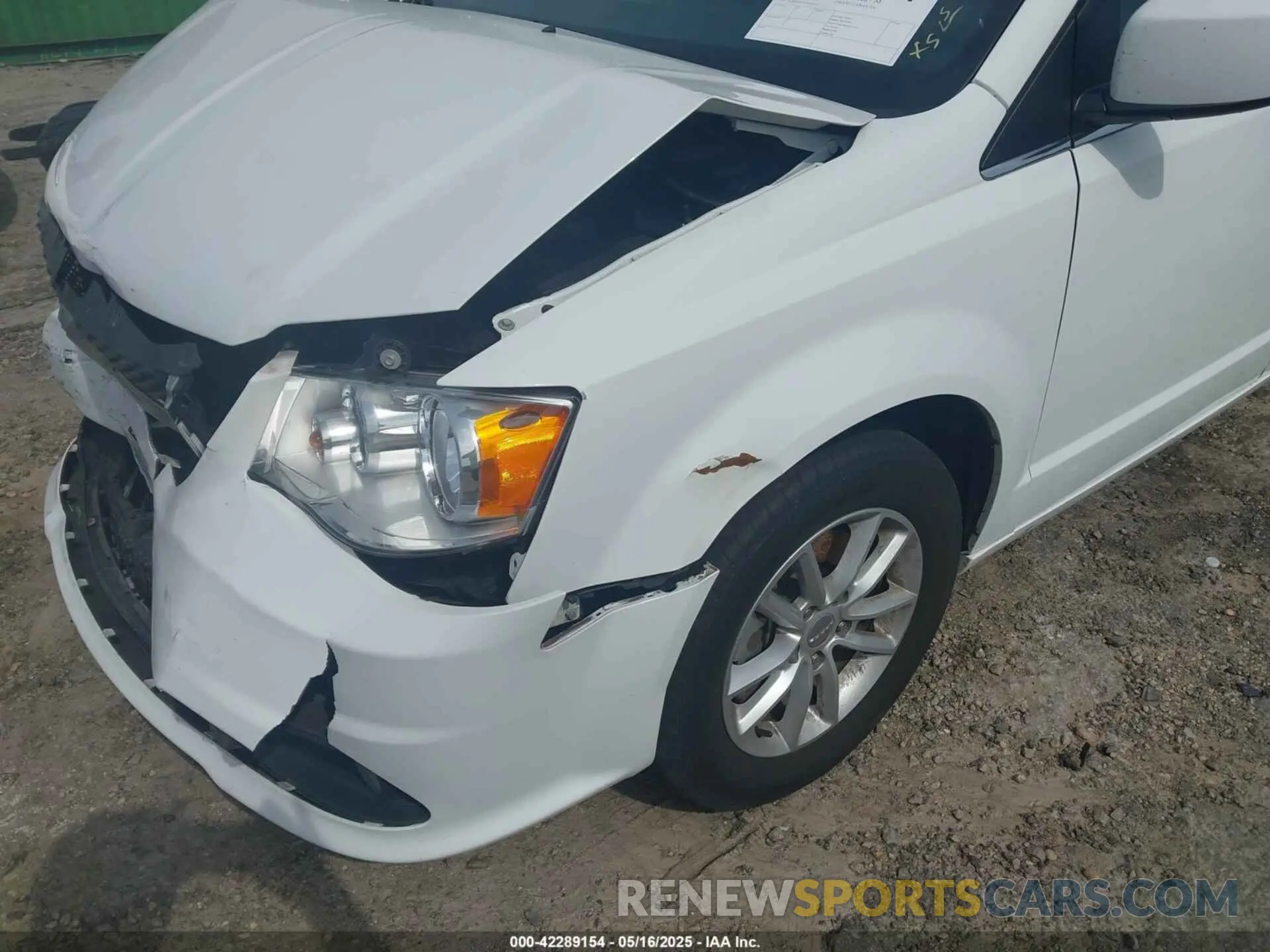18 Photograph of a damaged car 2C4RDGCG1LR201221 DODGE GRAND CARAVAN 2020