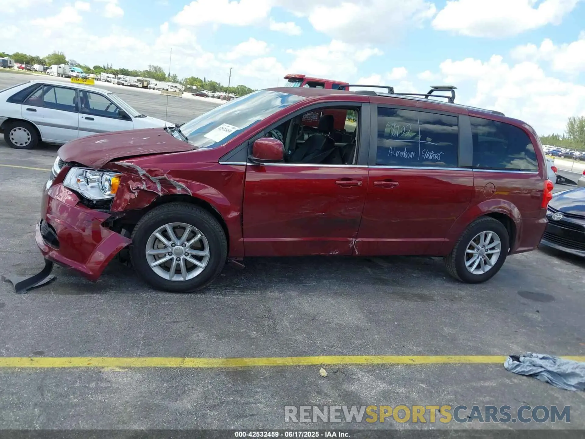 15 Photograph of a damaged car 2C4RDGCG3LR174085 DODGE GRAND CARAVAN 2020