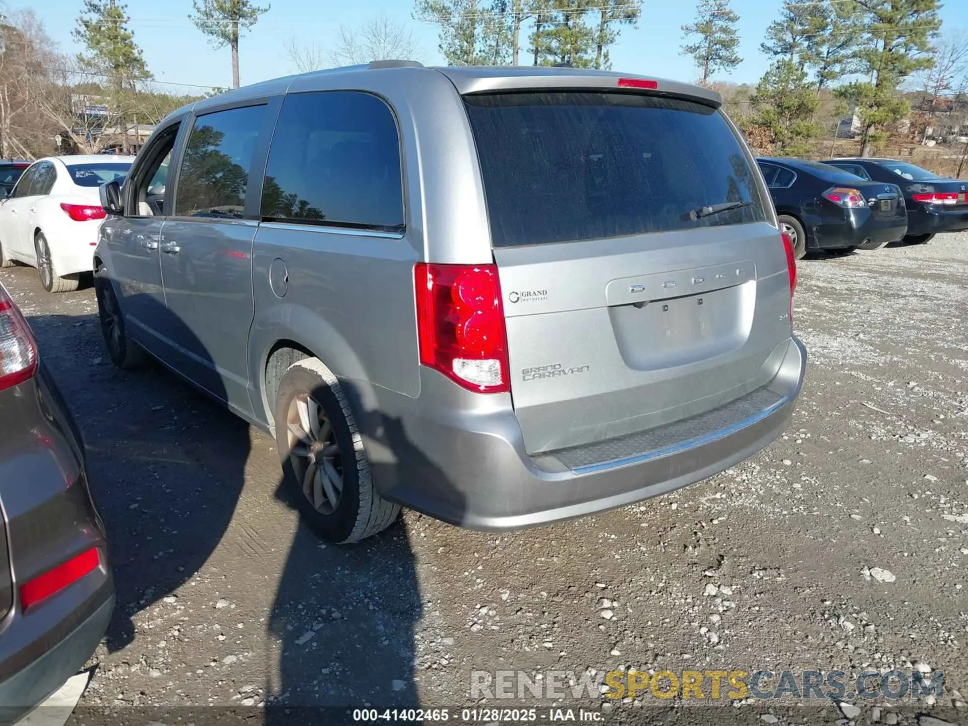 3 Photograph of a damaged car 2C4RDGCG3LR201270 DODGE GRAND CARAVAN 2020