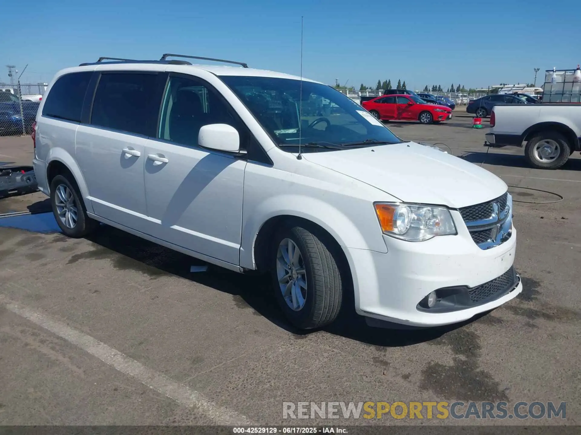 1 Photograph of a damaged car 2C4RDGCG5LR179563 DODGE GRAND CARAVAN 2020