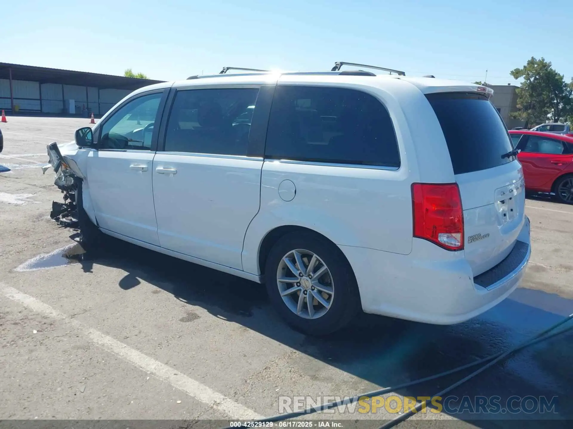 3 Photograph of a damaged car 2C4RDGCG5LR179563 DODGE GRAND CARAVAN 2020