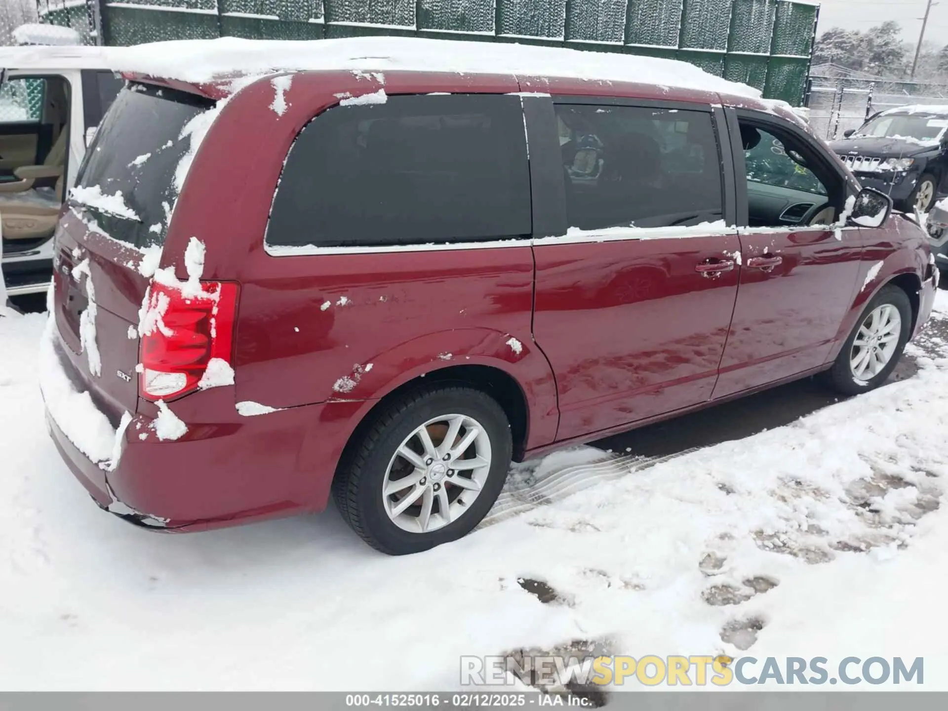 4 Photograph of a damaged car 2C4RDGCG6LR160861 DODGE GRAND CARAVAN 2020