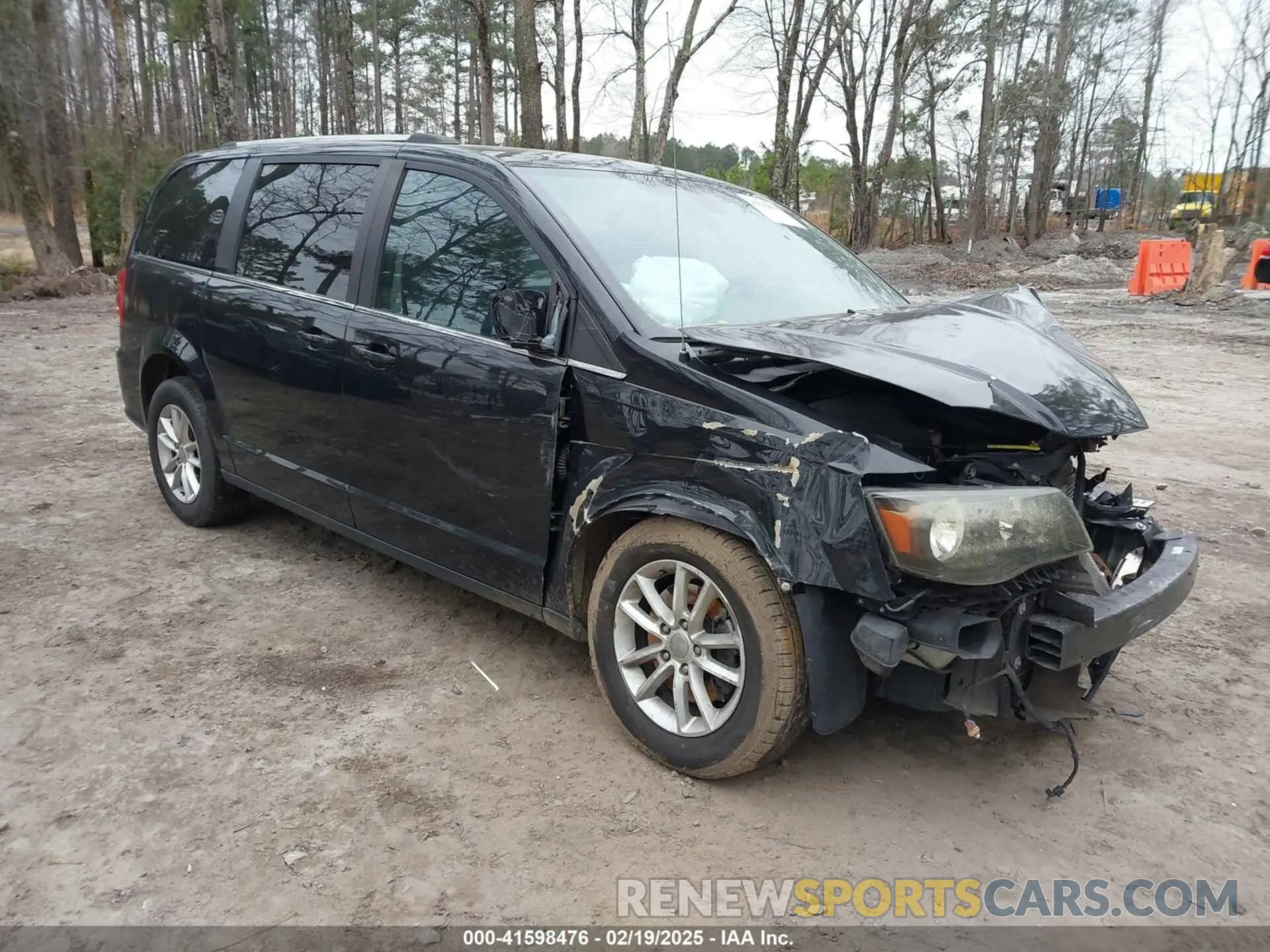 1 Photograph of a damaged car 2C4RDGCG6LR194251 DODGE GRAND CARAVAN 2020