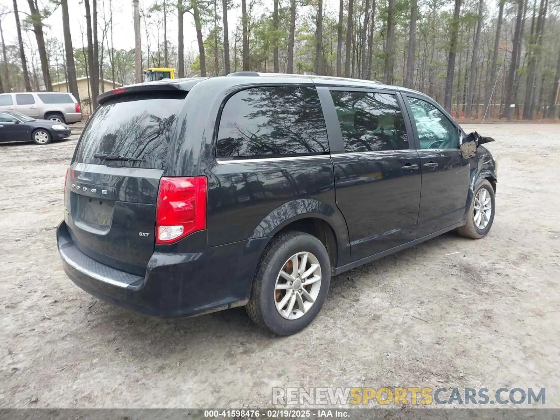 4 Photograph of a damaged car 2C4RDGCG6LR194251 DODGE GRAND CARAVAN 2020