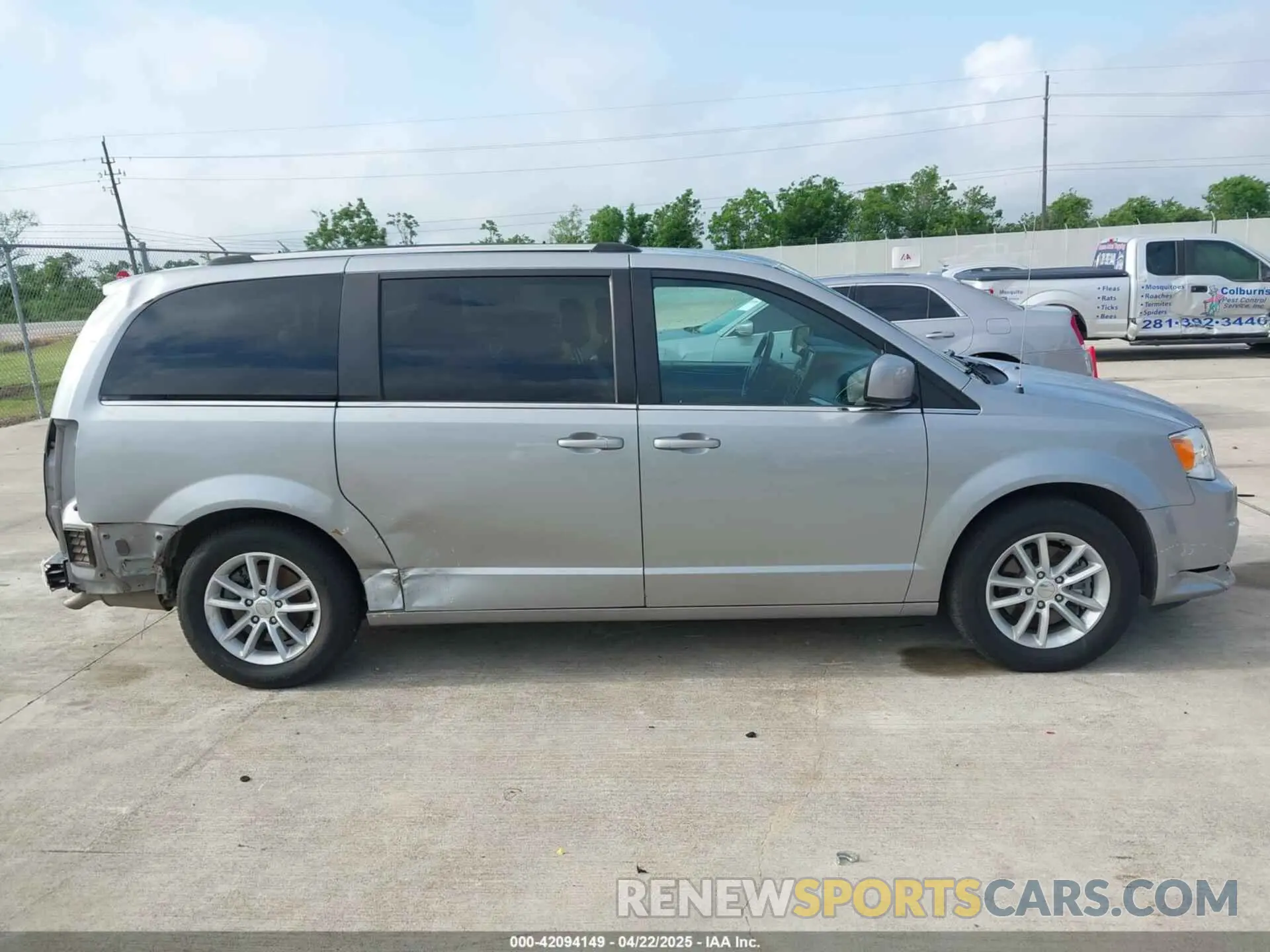 13 Photograph of a damaged car 2C4RDGCG7LR160884 DODGE GRAND CARAVAN 2020