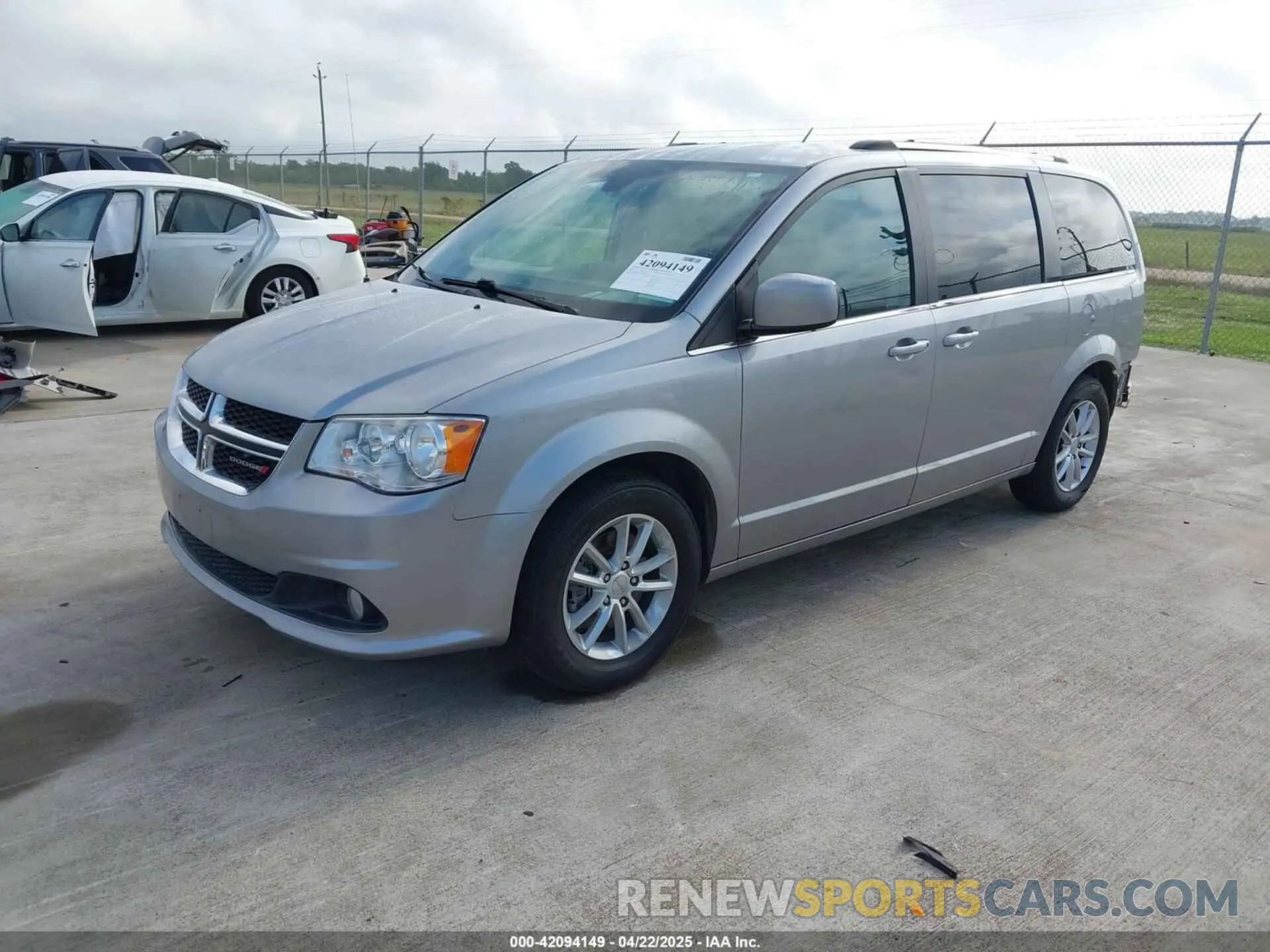 2 Photograph of a damaged car 2C4RDGCG7LR160884 DODGE GRAND CARAVAN 2020
