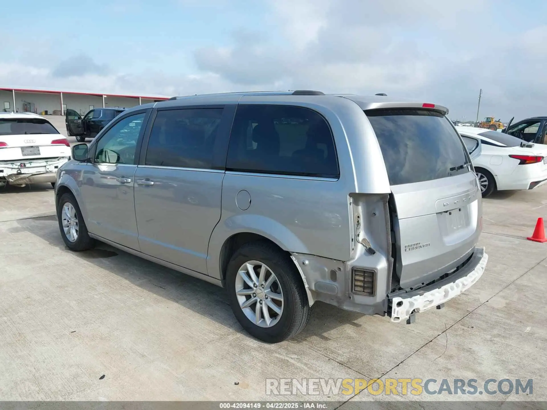 3 Photograph of a damaged car 2C4RDGCG7LR160884 DODGE GRAND CARAVAN 2020