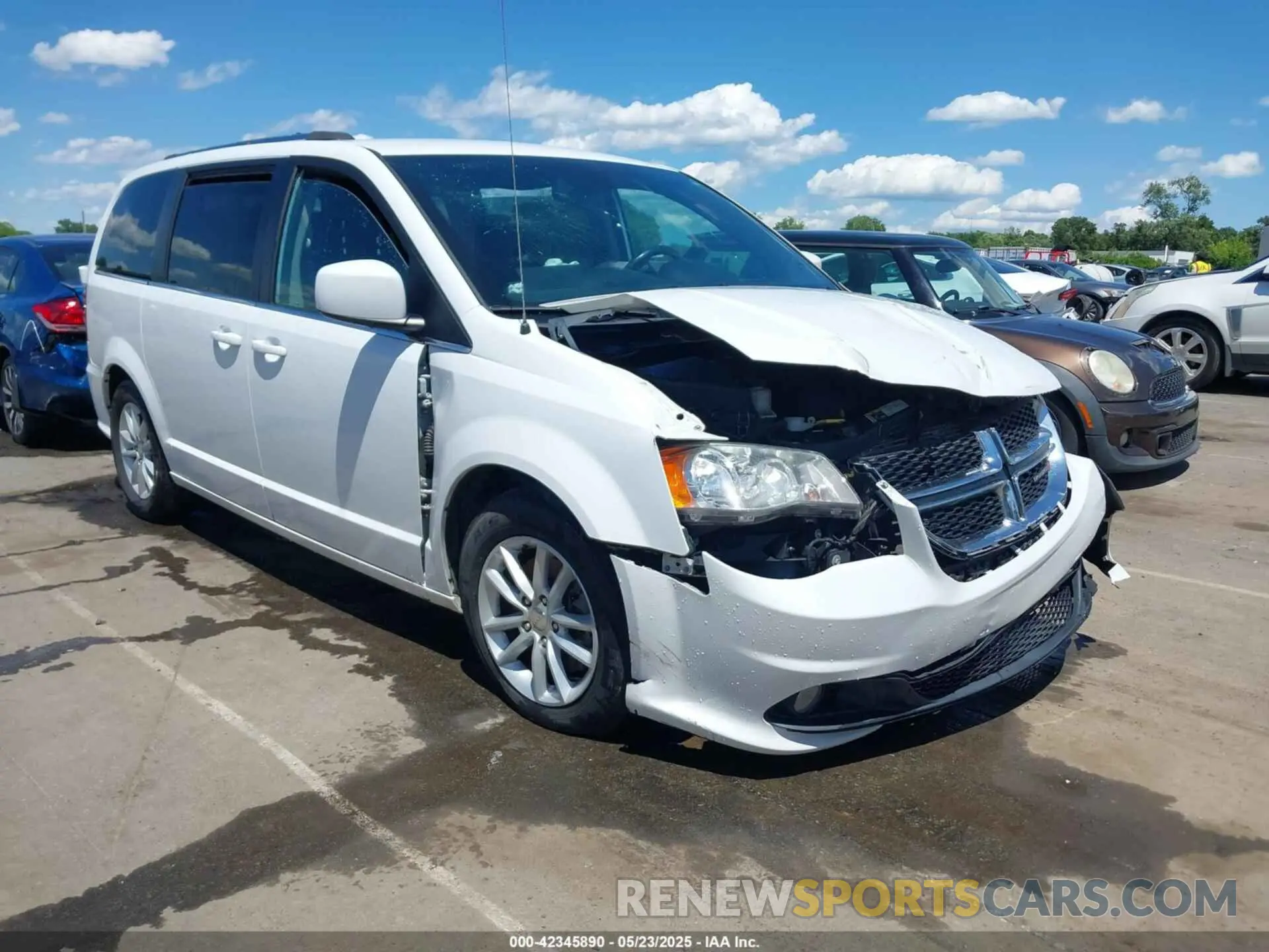 1 Photograph of a damaged car 2C4RDGCG7LR170203 DODGE GRAND CARAVAN 2020