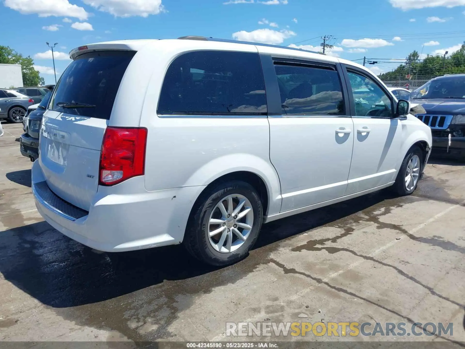 4 Photograph of a damaged car 2C4RDGCG7LR170203 DODGE GRAND CARAVAN 2020