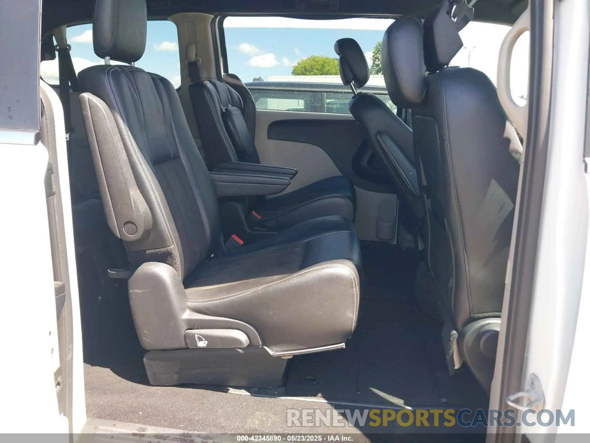 8 Photograph of a damaged car 2C4RDGCG7LR170203 DODGE GRAND CARAVAN 2020