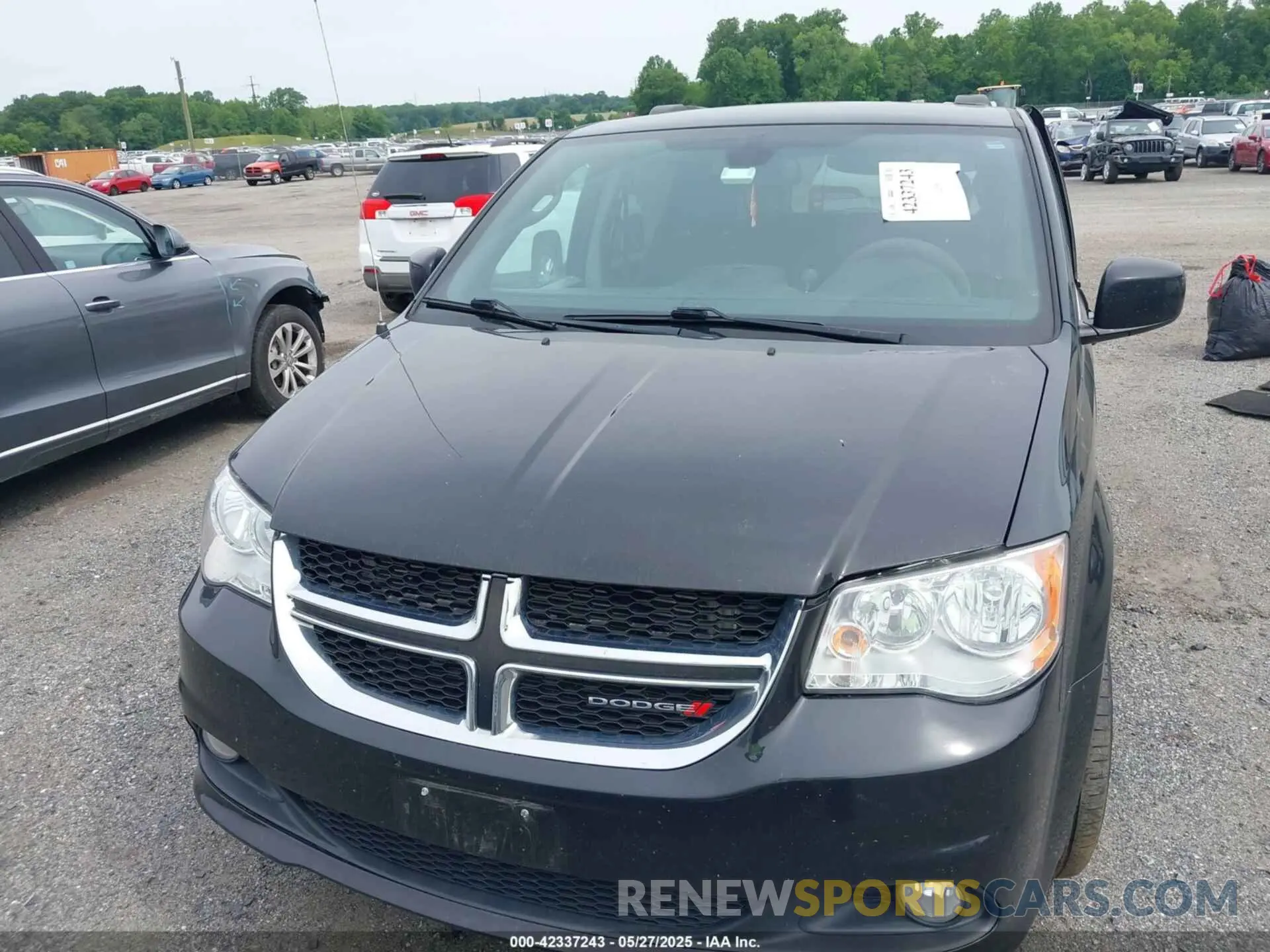 12 Photograph of a damaged car 2C4RDGCG7LR194338 DODGE GRAND CARAVAN 2020