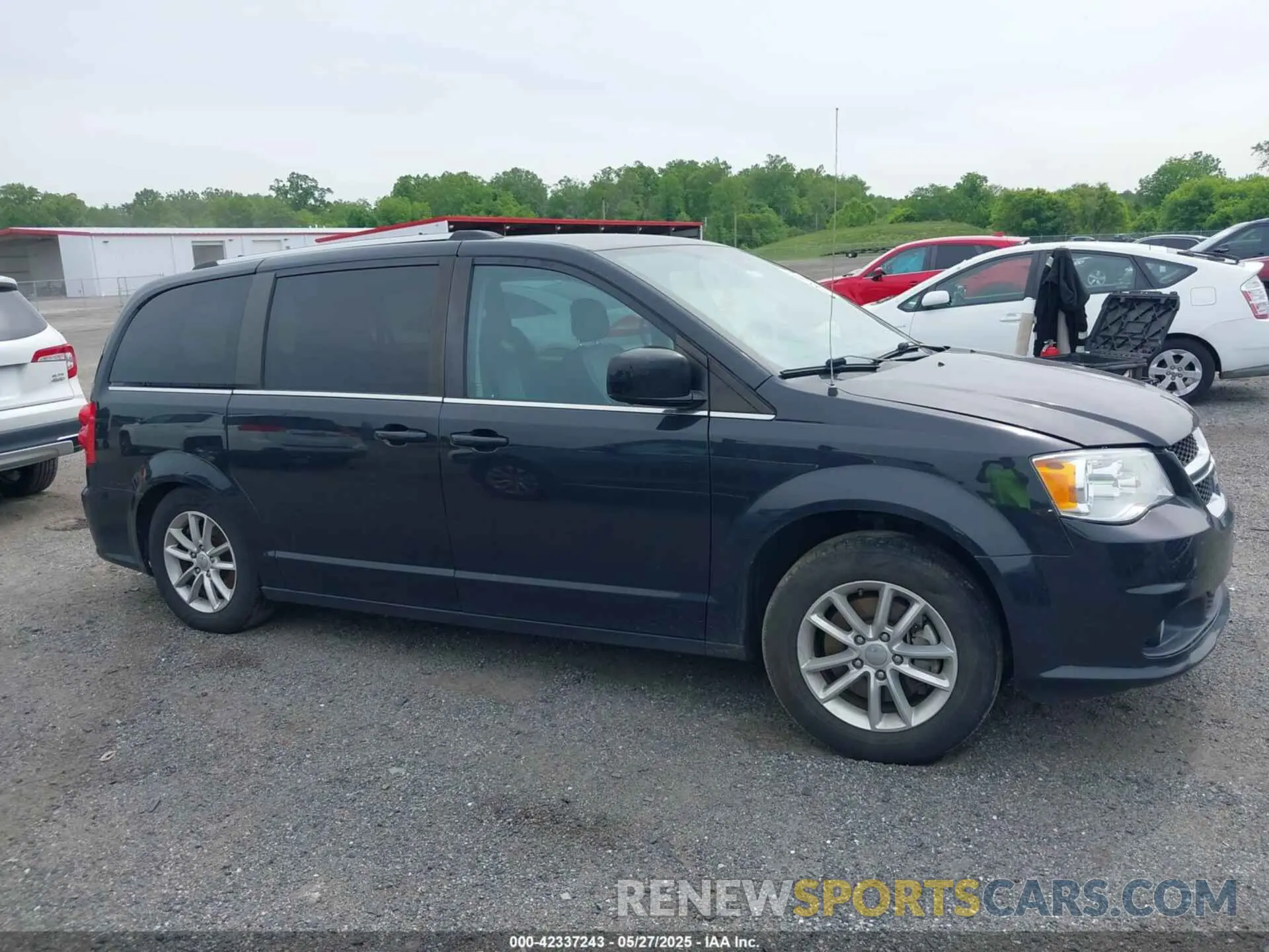 13 Photograph of a damaged car 2C4RDGCG7LR194338 DODGE GRAND CARAVAN 2020