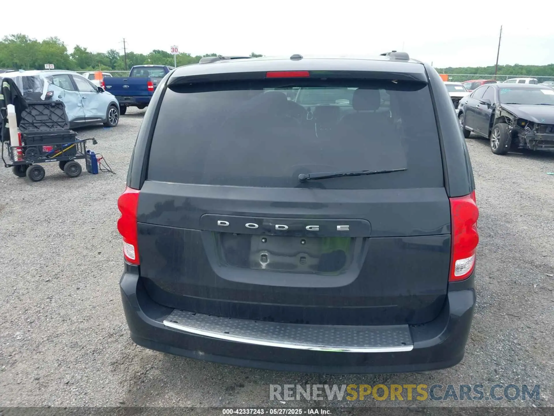16 Photograph of a damaged car 2C4RDGCG7LR194338 DODGE GRAND CARAVAN 2020