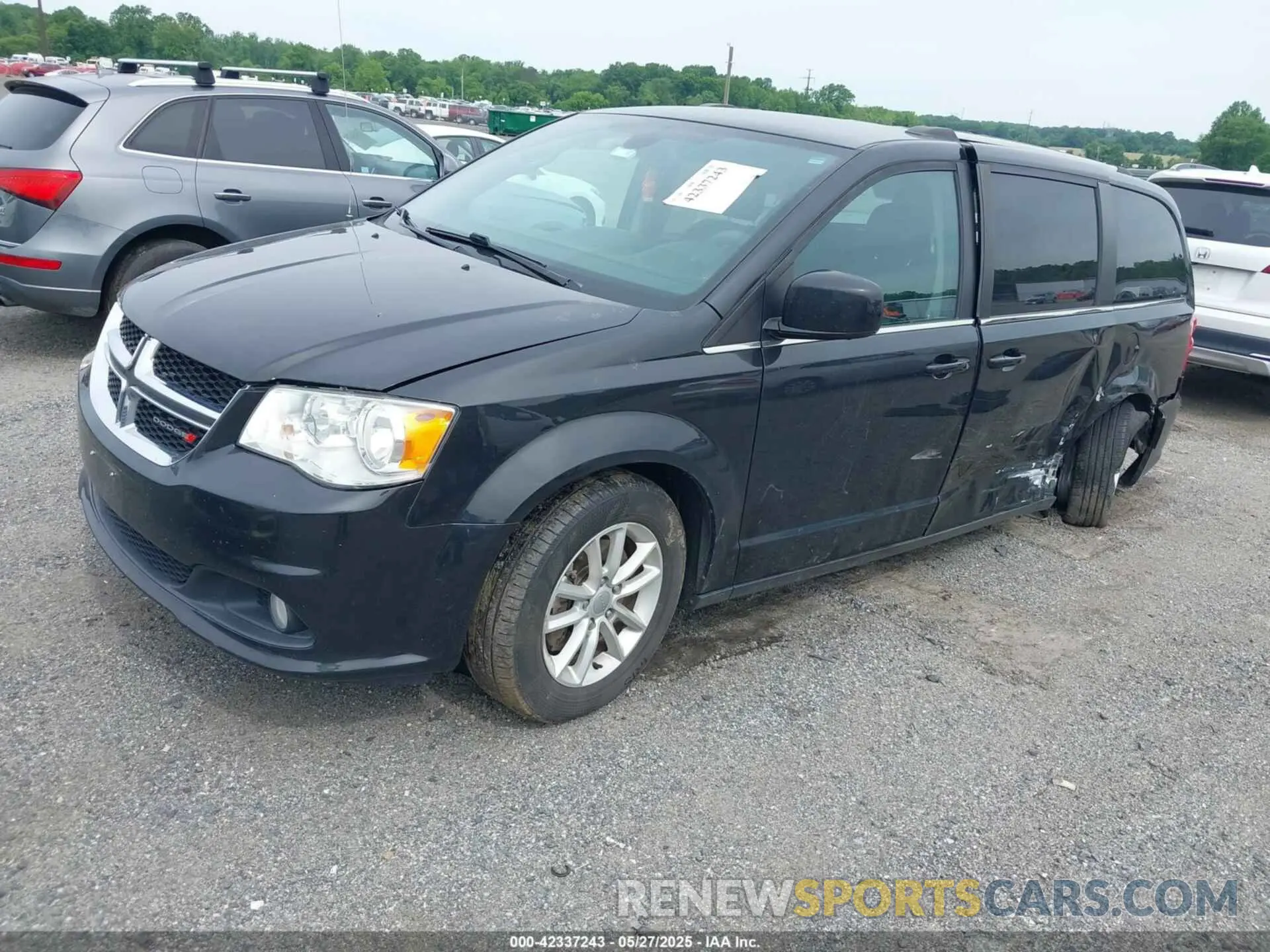 2 Photograph of a damaged car 2C4RDGCG7LR194338 DODGE GRAND CARAVAN 2020