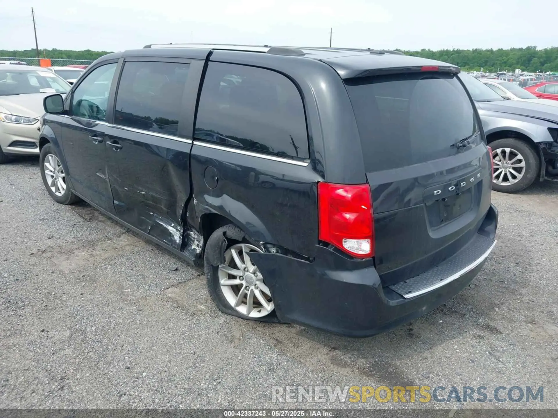 3 Photograph of a damaged car 2C4RDGCG7LR194338 DODGE GRAND CARAVAN 2020