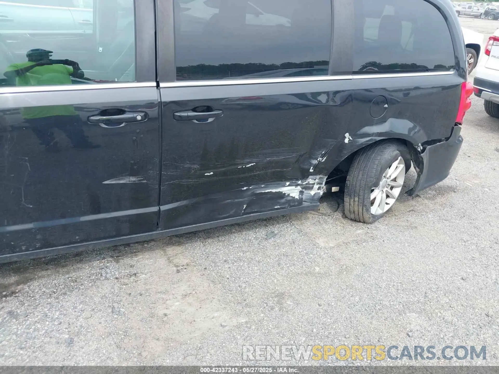 6 Photograph of a damaged car 2C4RDGCG7LR194338 DODGE GRAND CARAVAN 2020