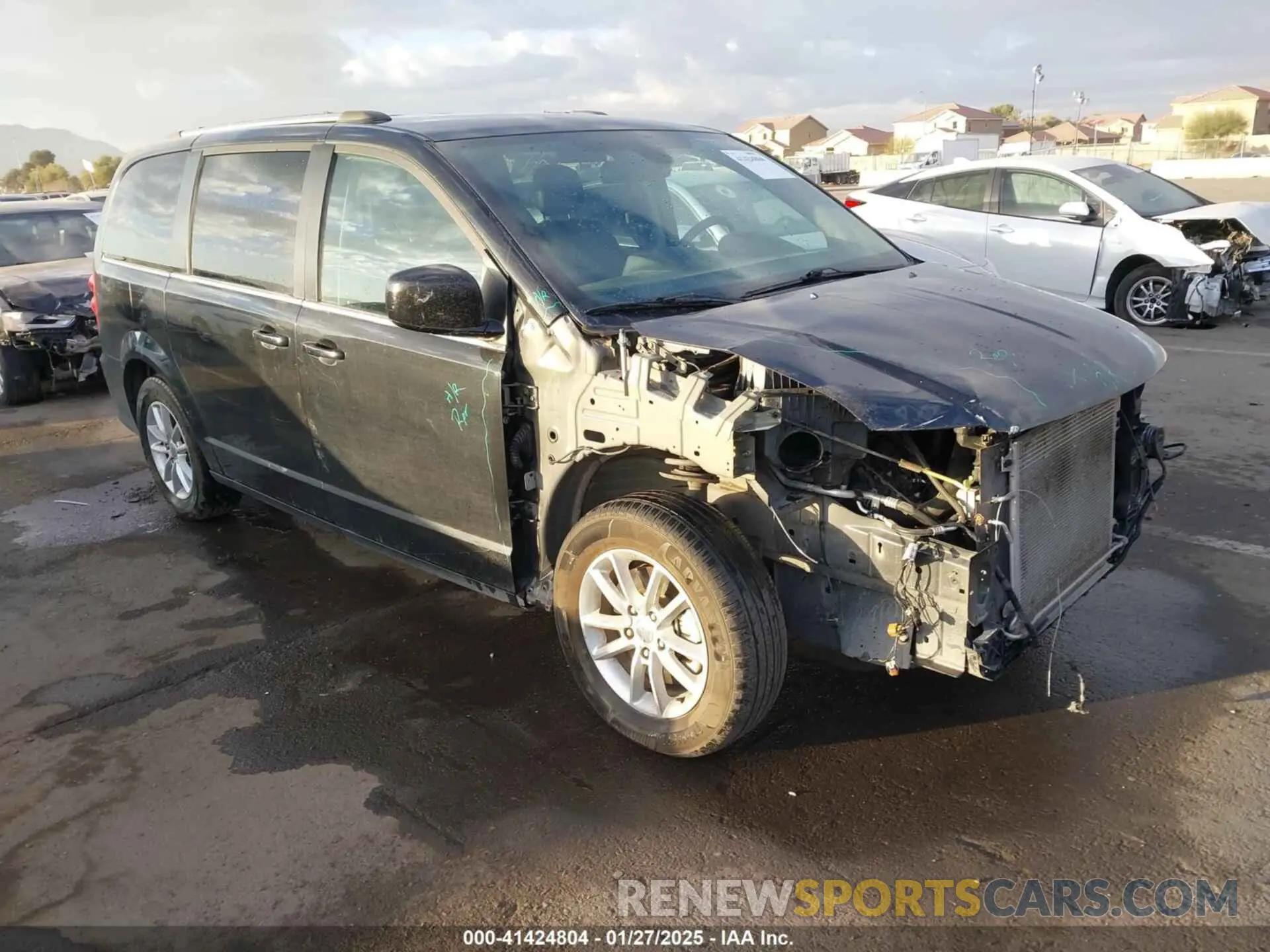 1 Photograph of a damaged car 2C4RDGCG7LR194677 DODGE GRAND CARAVAN 2020