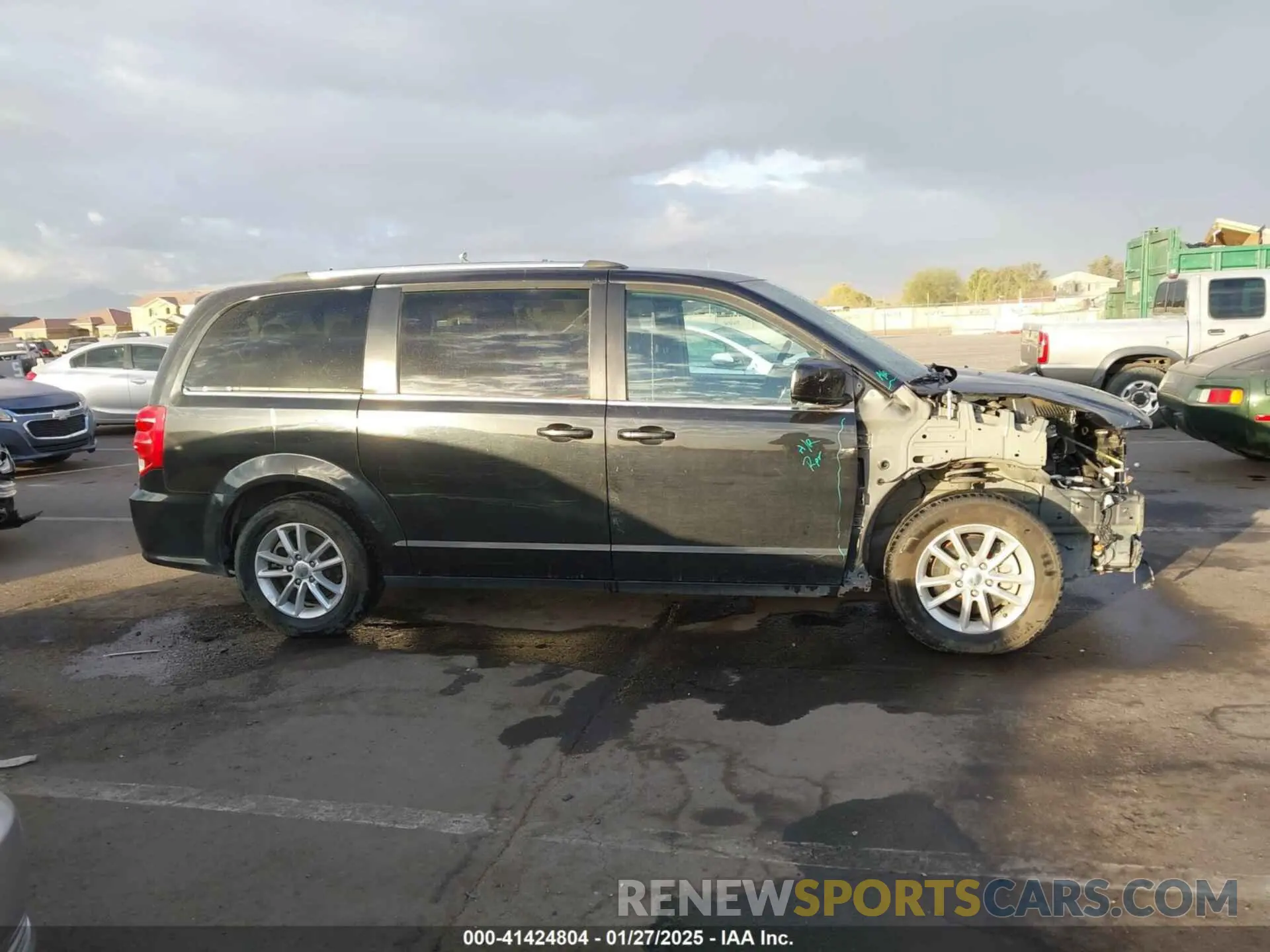 14 Photograph of a damaged car 2C4RDGCG7LR194677 DODGE GRAND CARAVAN 2020