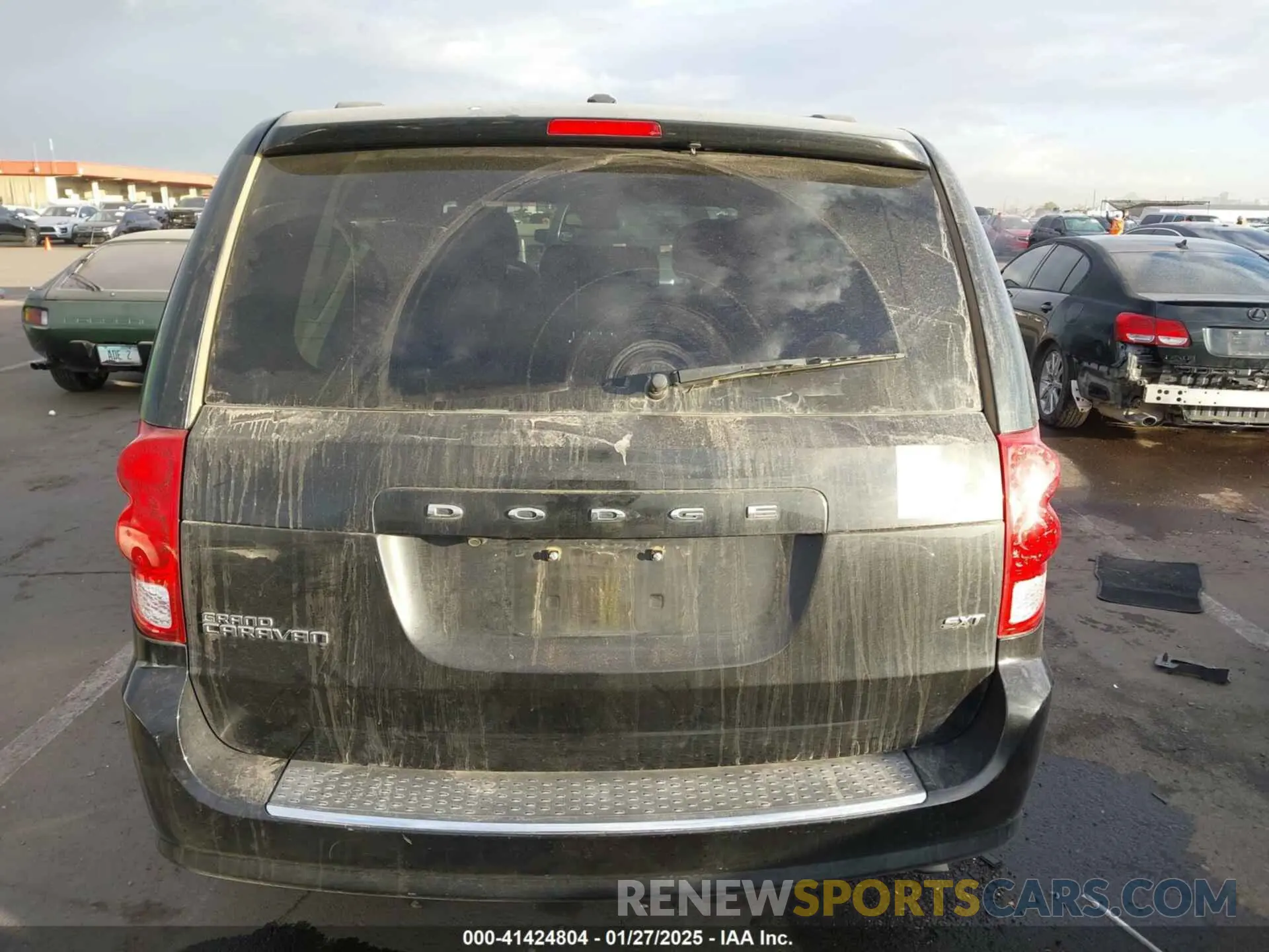 17 Photograph of a damaged car 2C4RDGCG7LR194677 DODGE GRAND CARAVAN 2020